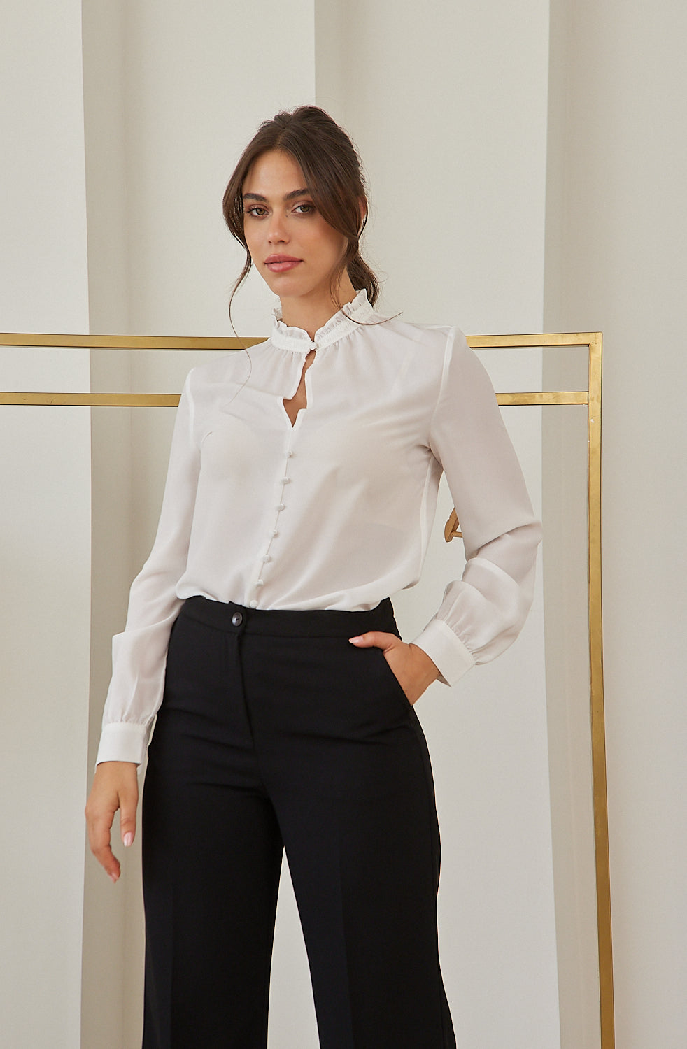 חולצת צווארון בארוק