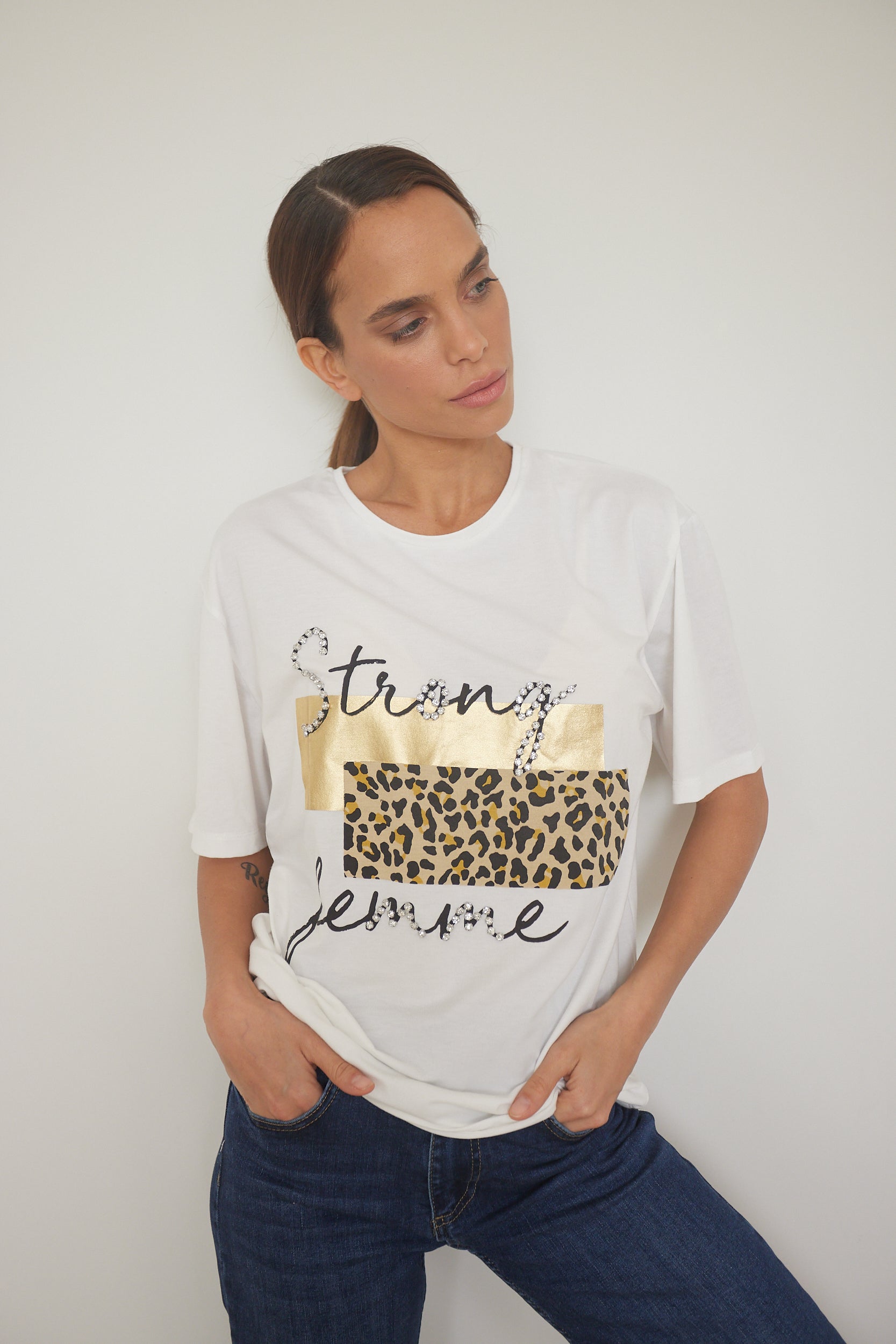 טי שירט כיתוב מנומר