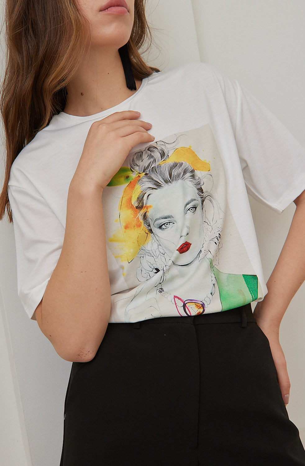 טי שירט דמות אישה