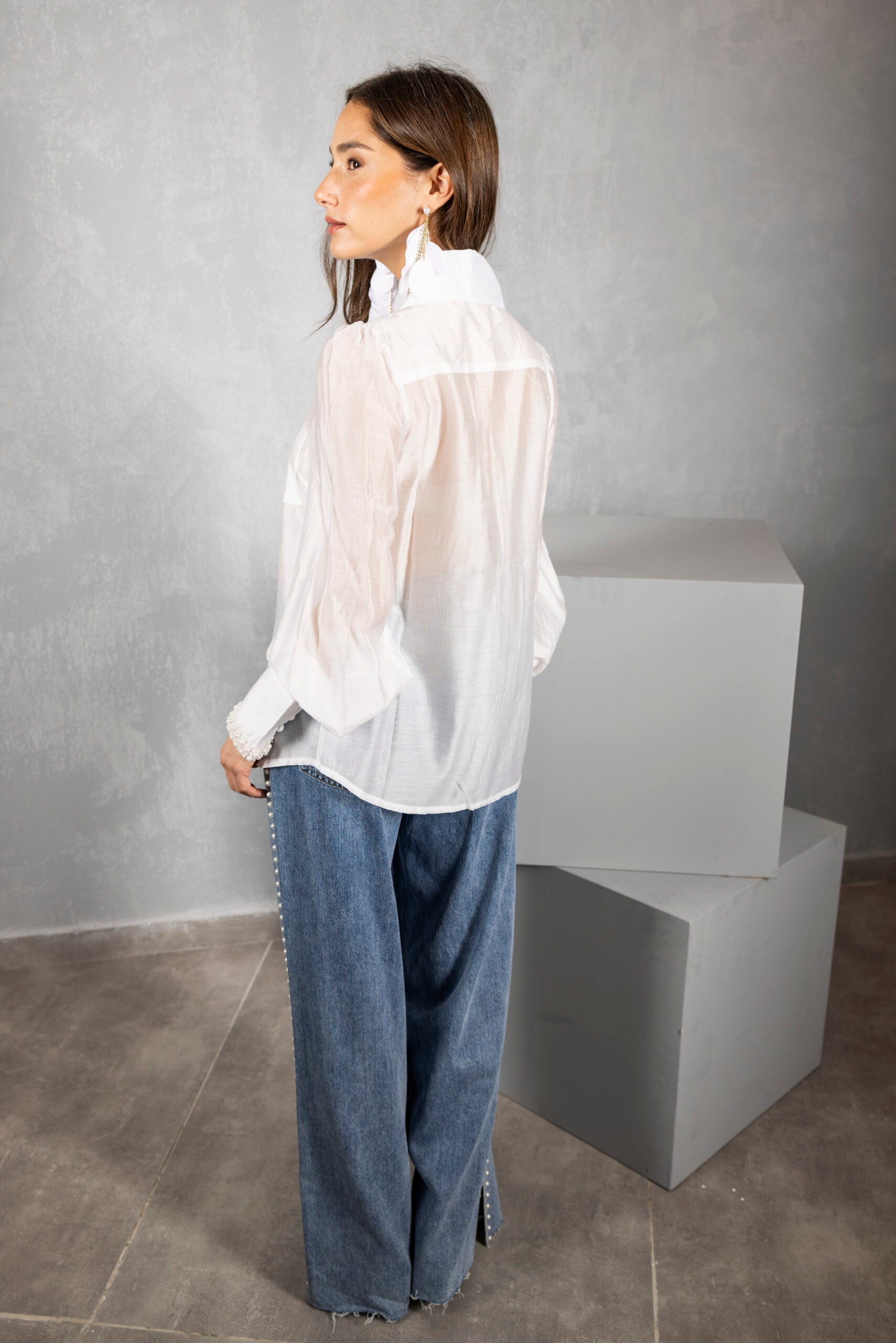 חולצת וואל סיומת פנינים