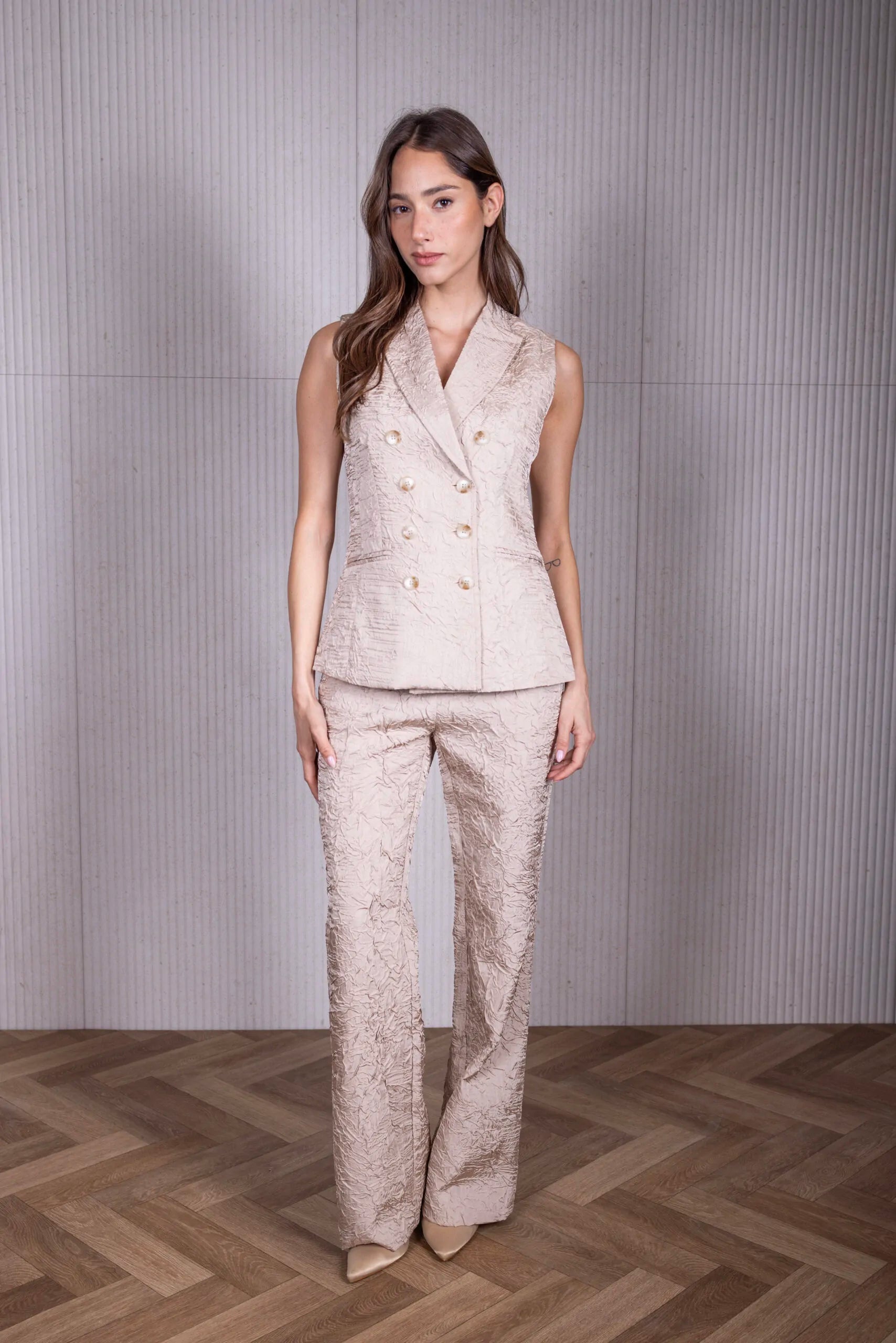 מכנסיים מקומטות מתרחבות