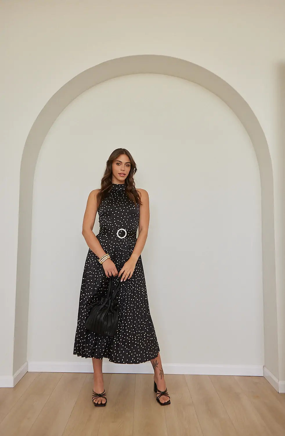 שמלת נקודות