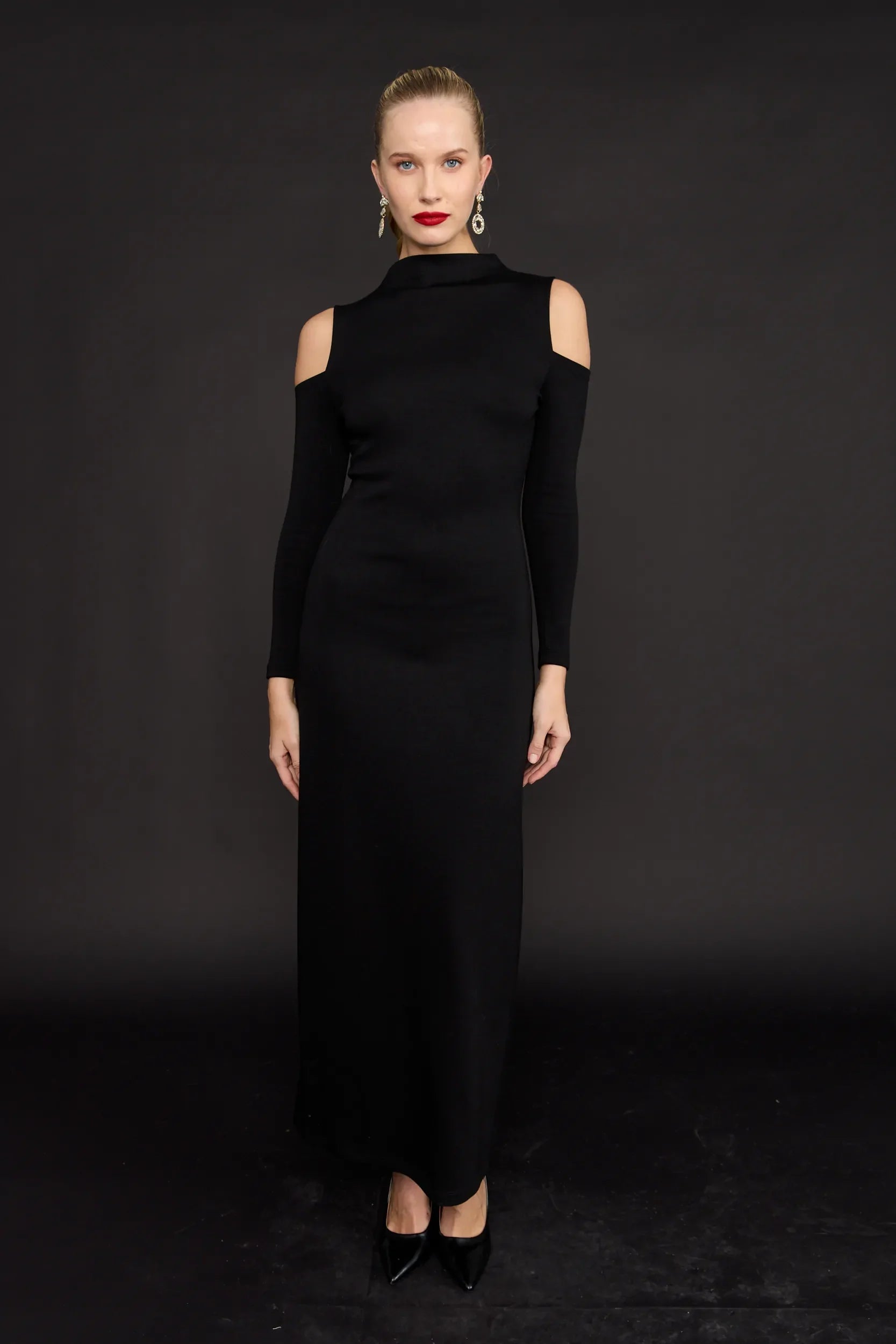 שמלת מקסי פתחים בכתף