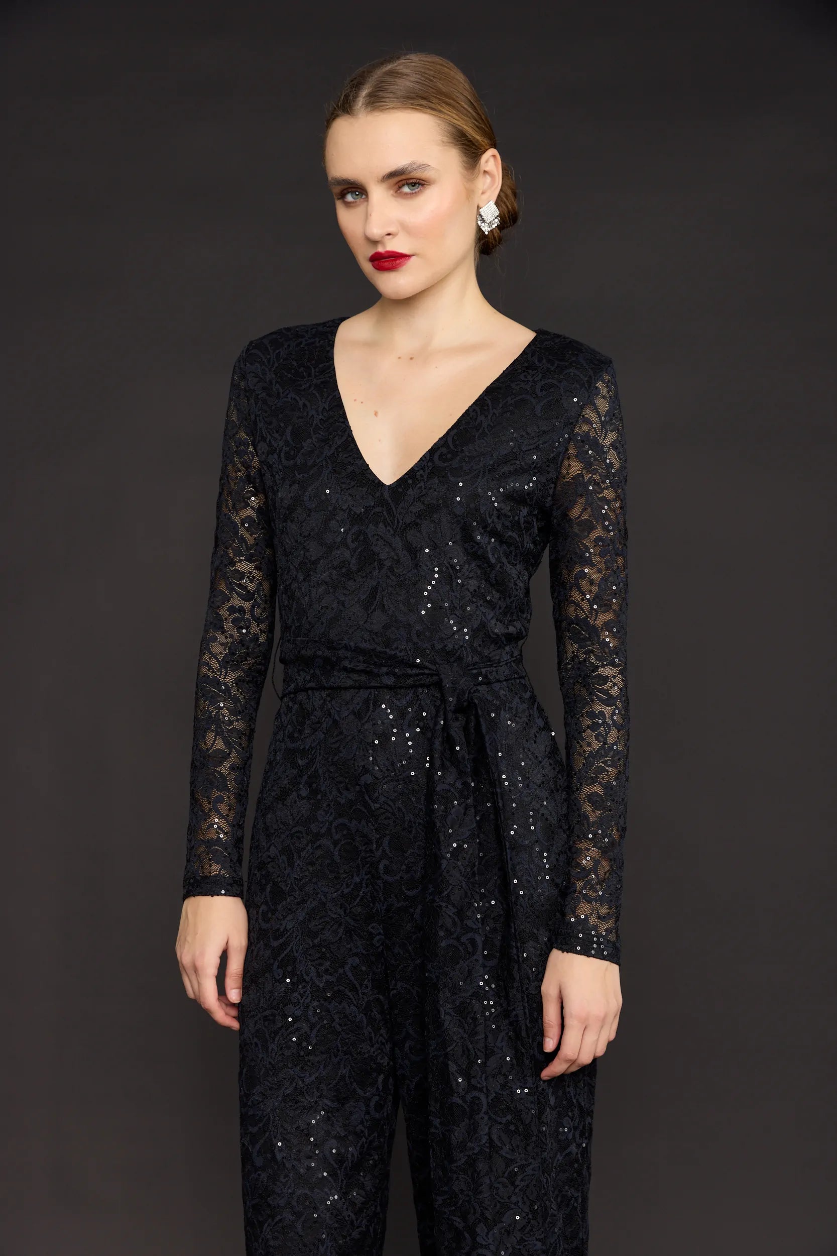 אוברול חגורה תחרה ופייטים