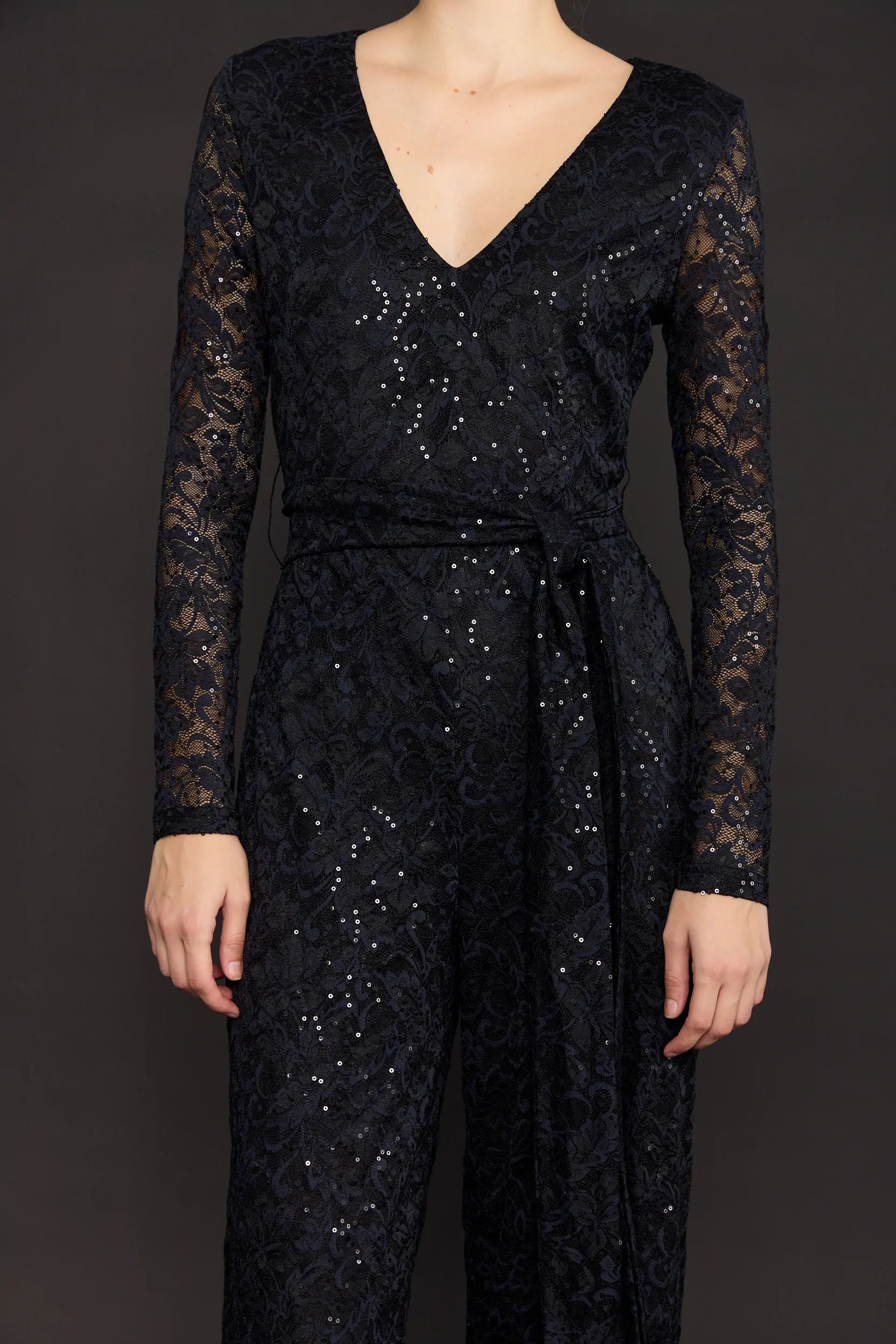 אוברול חגורה תחרה ופייטים