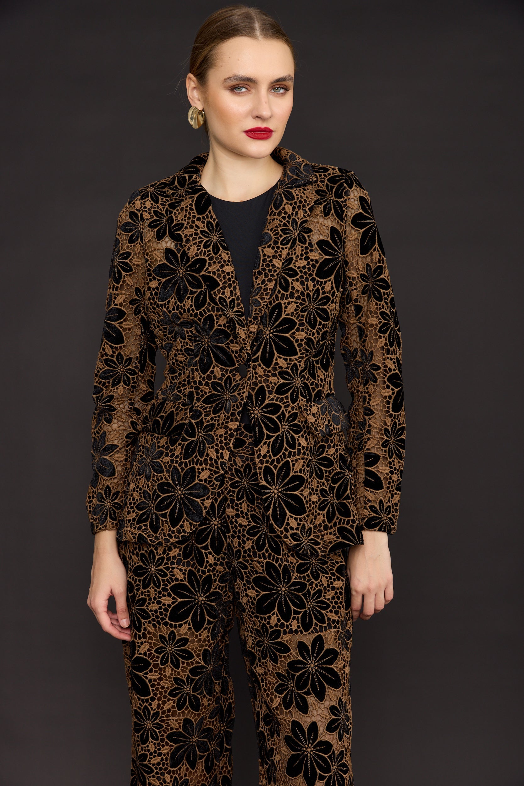 בליזר חליפה תחרת קטיפה