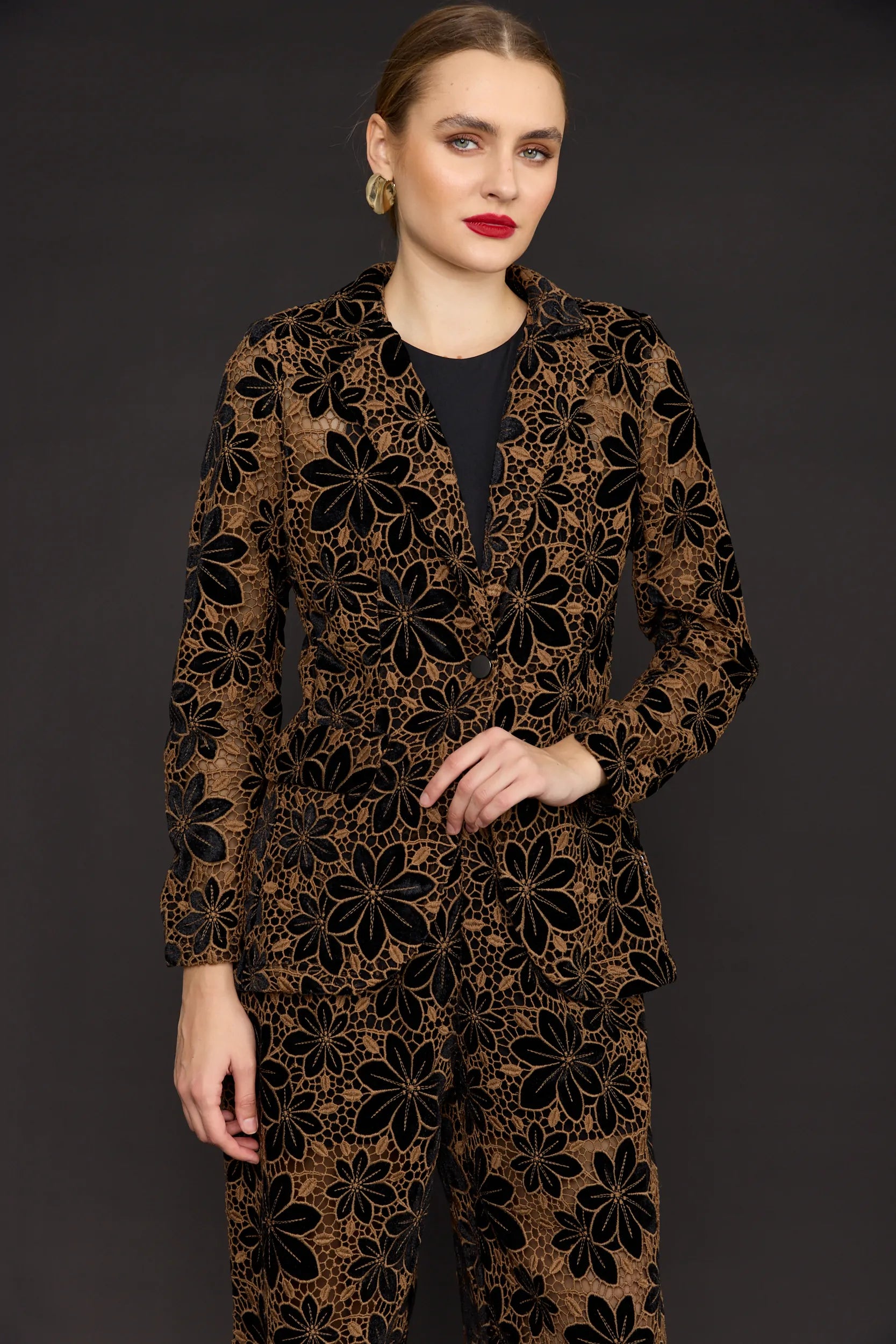 בליזר חליפה תחרת קטיפה