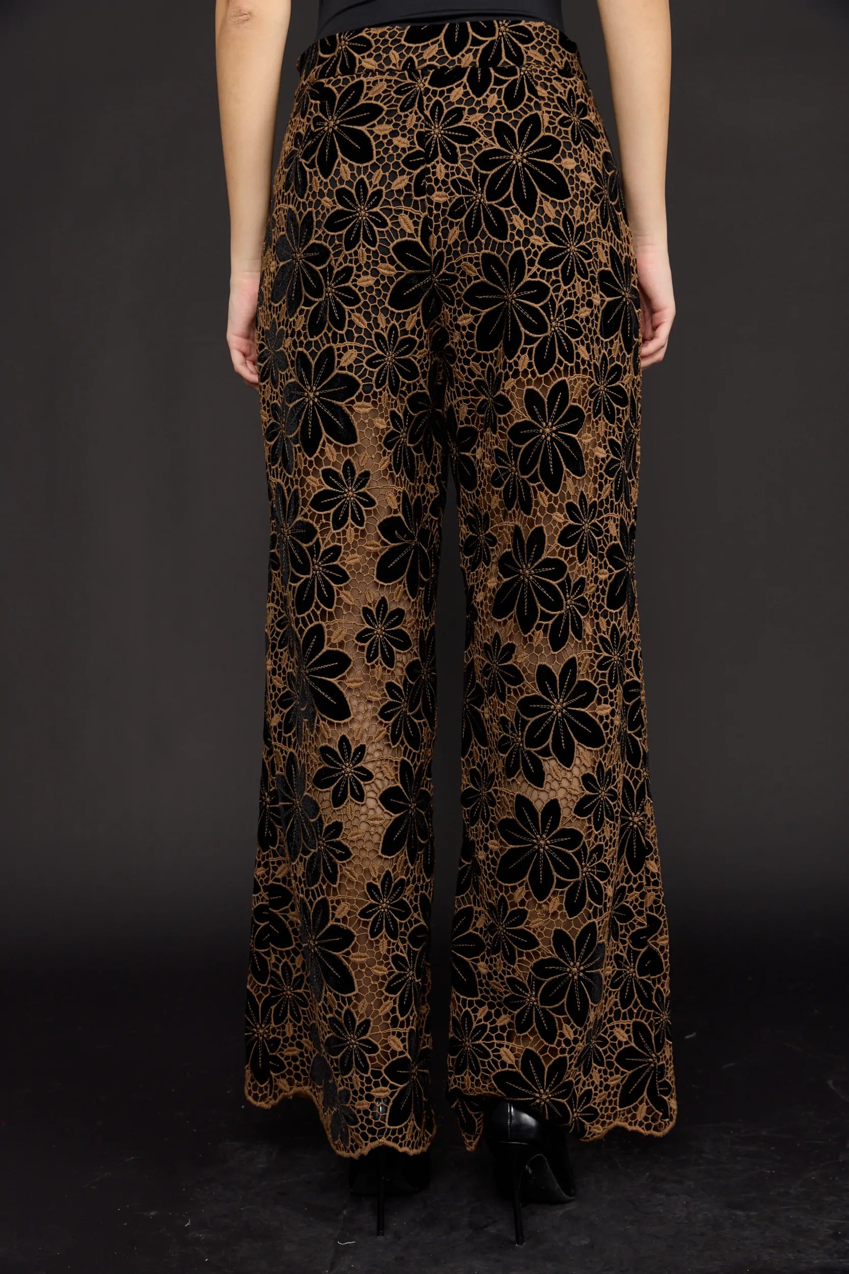 מכנס חליפה תחרת קטיפה