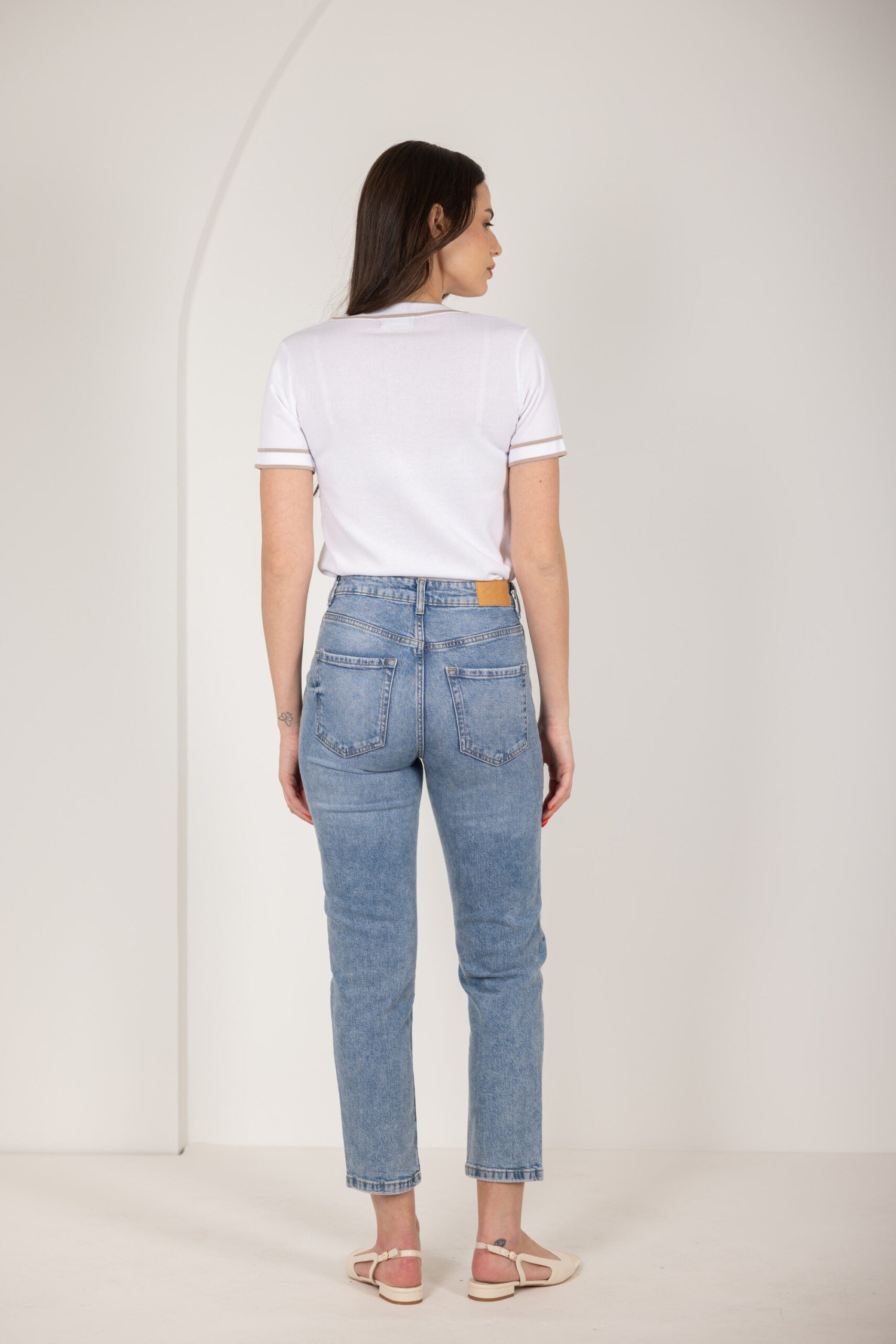 סריג וי עם עניבה