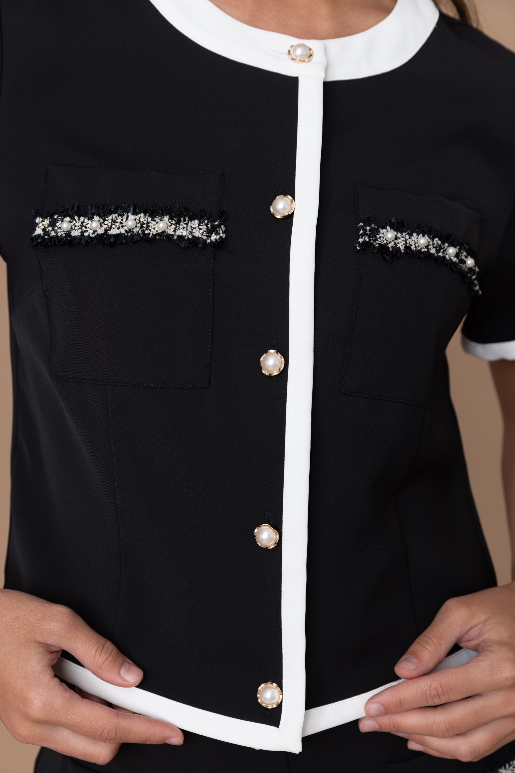 ז'קט ש.קצר עם סרט בכיס