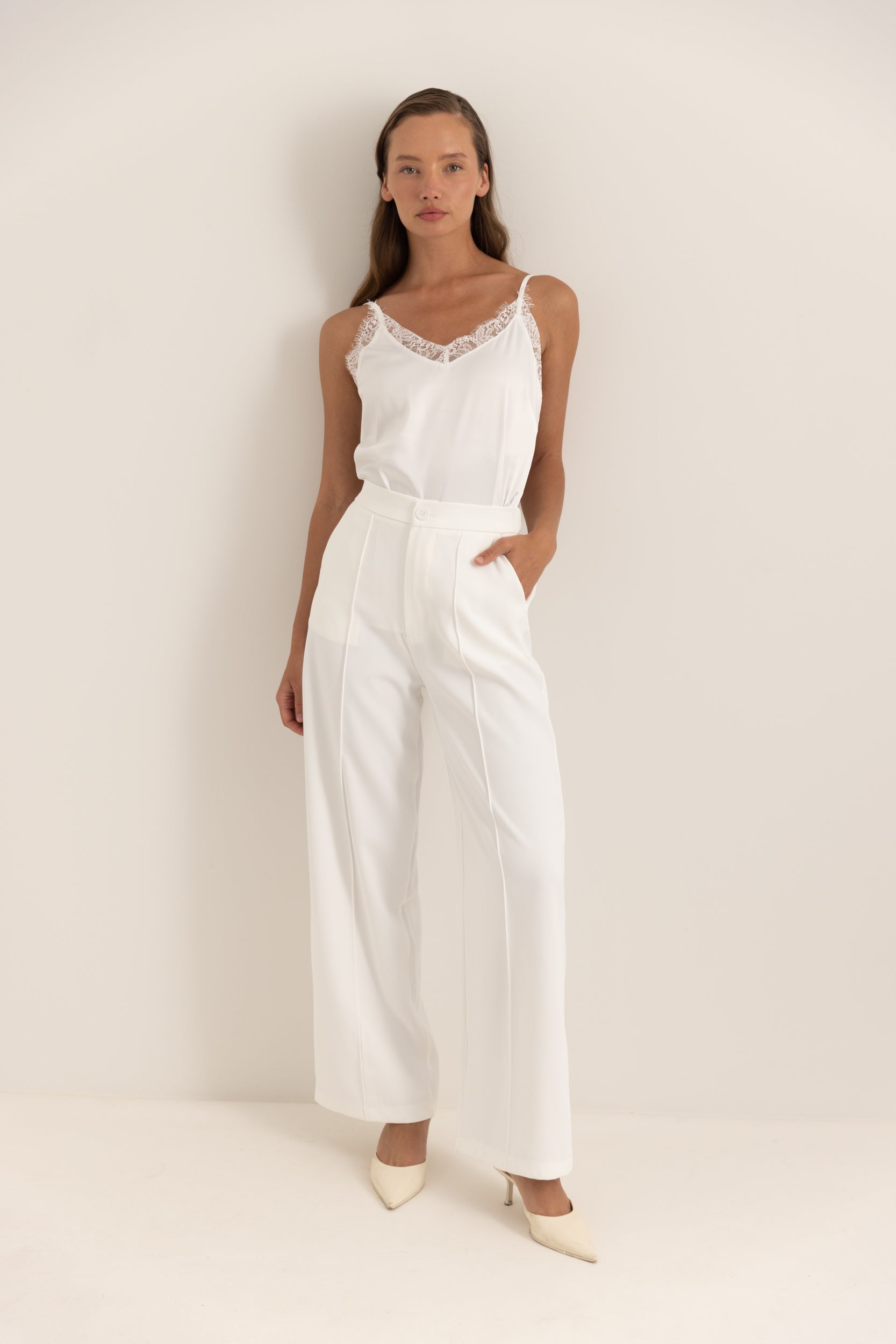 גופיה מחשוף תחרה