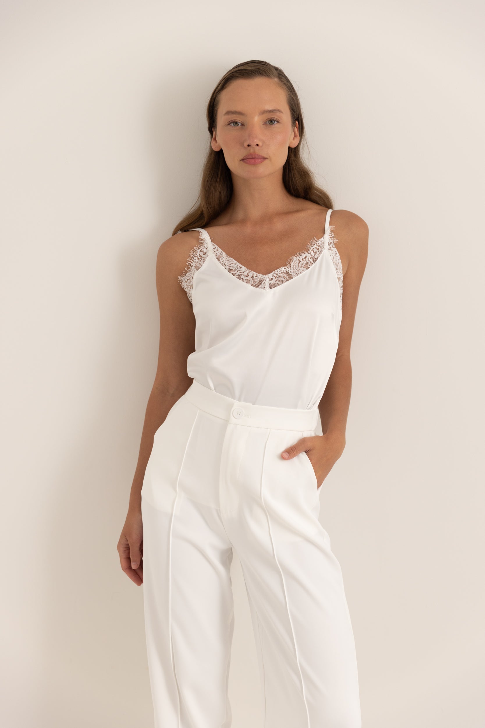 גופיה מחשוף תחרה