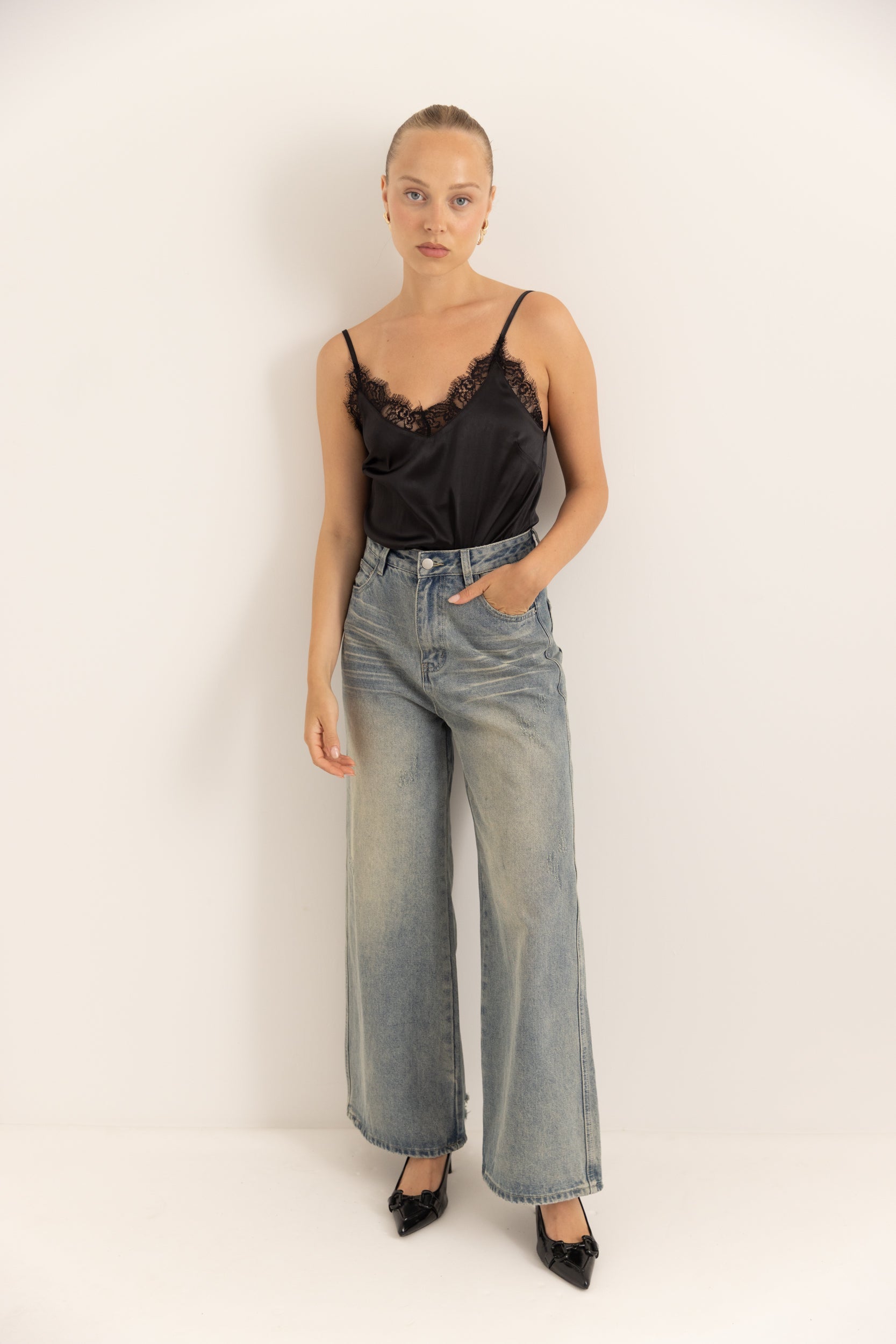 גופיה מחשוף תחרה