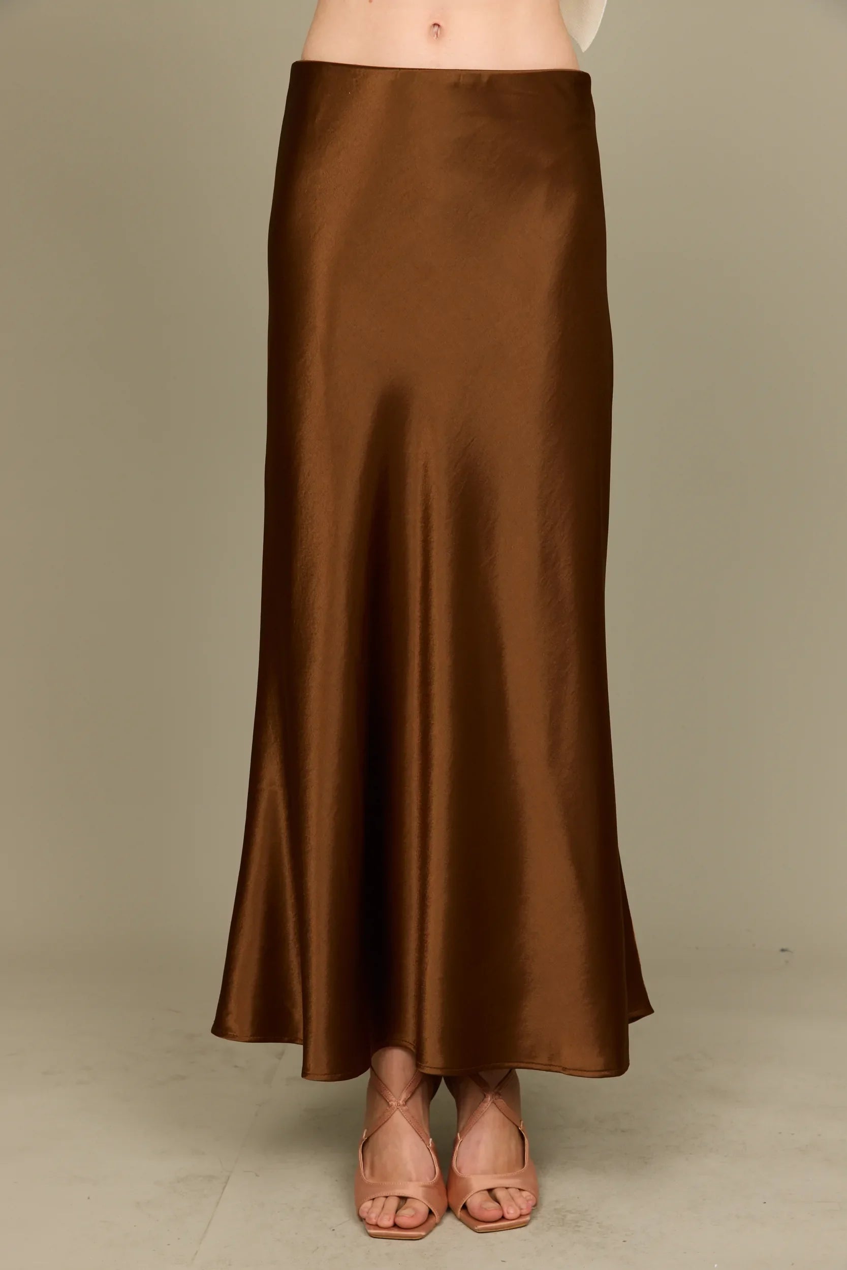 חצאית סאטן מקסי