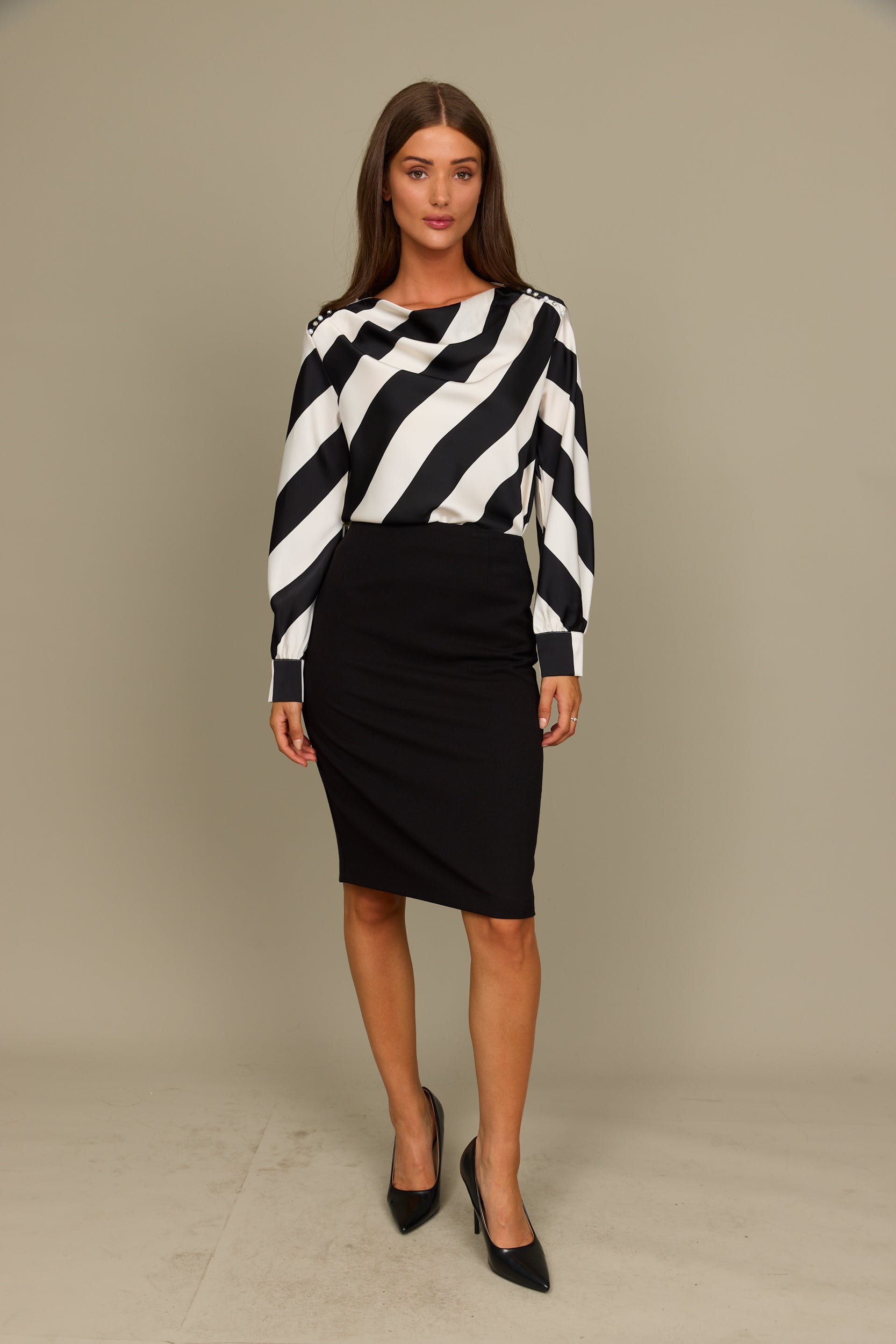 חצאית מחויטת