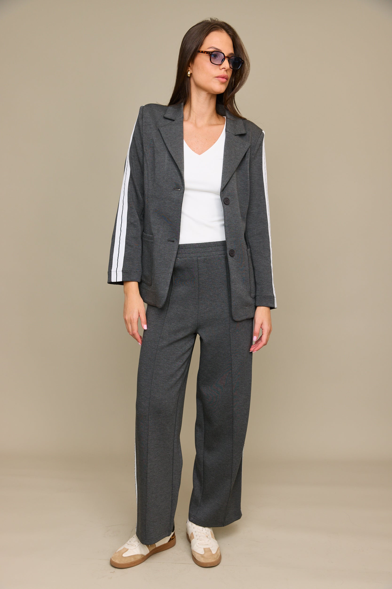 גקט עם פס ספורט