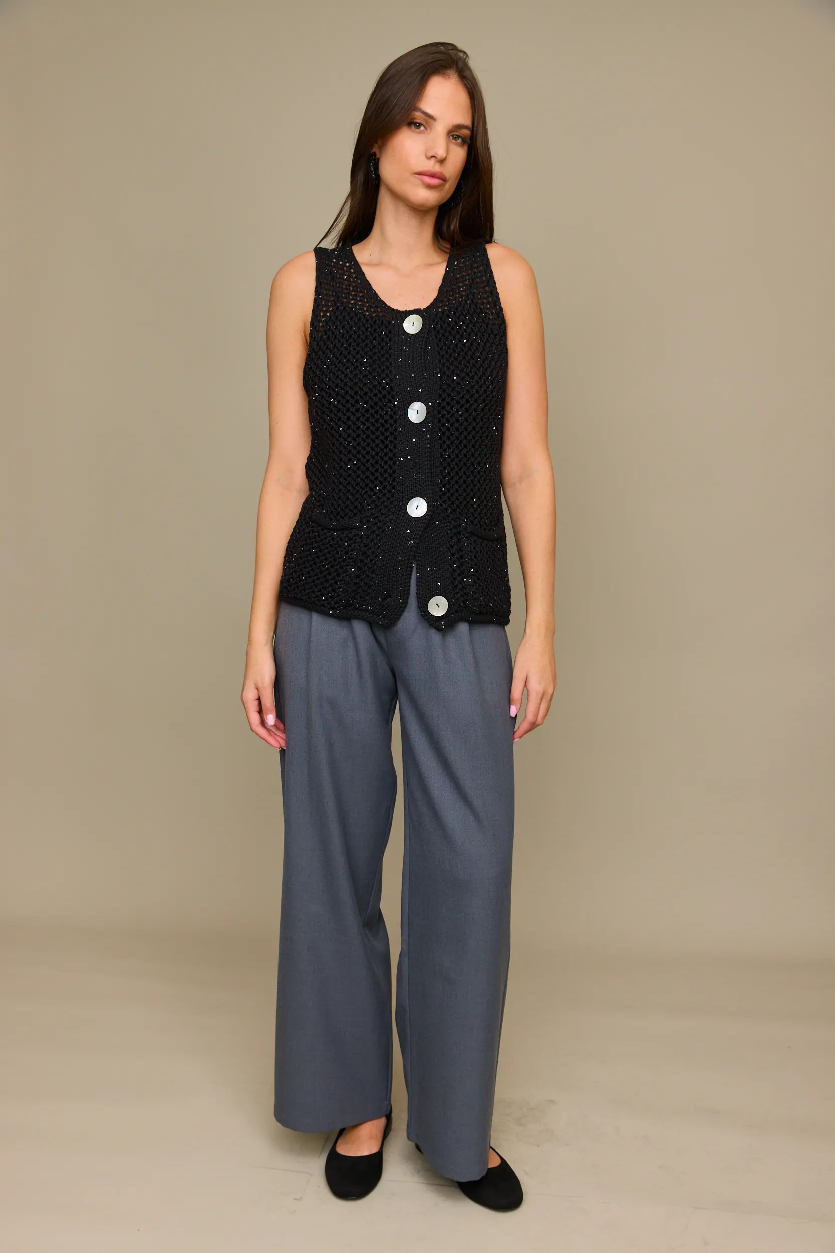 וסט סריג כפתורי צדפים