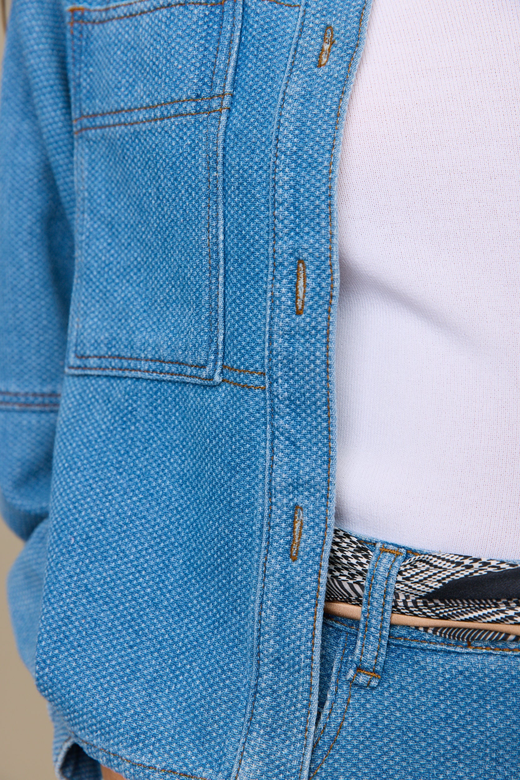 חולצת ג'ינס כפתורים