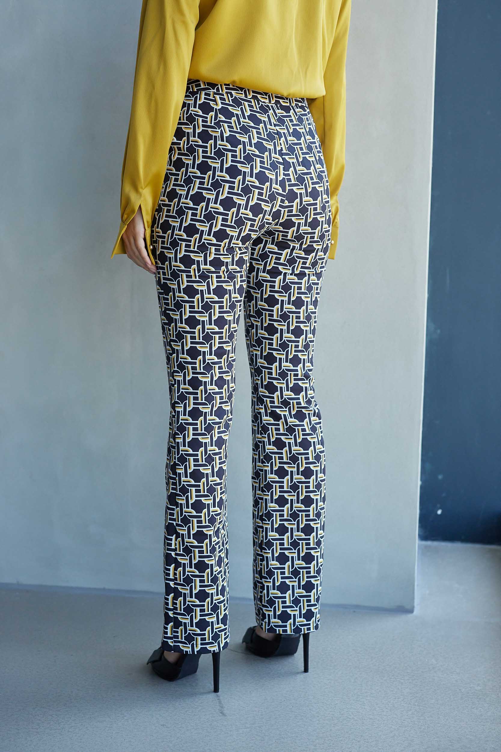 מכנסיים מודפסים