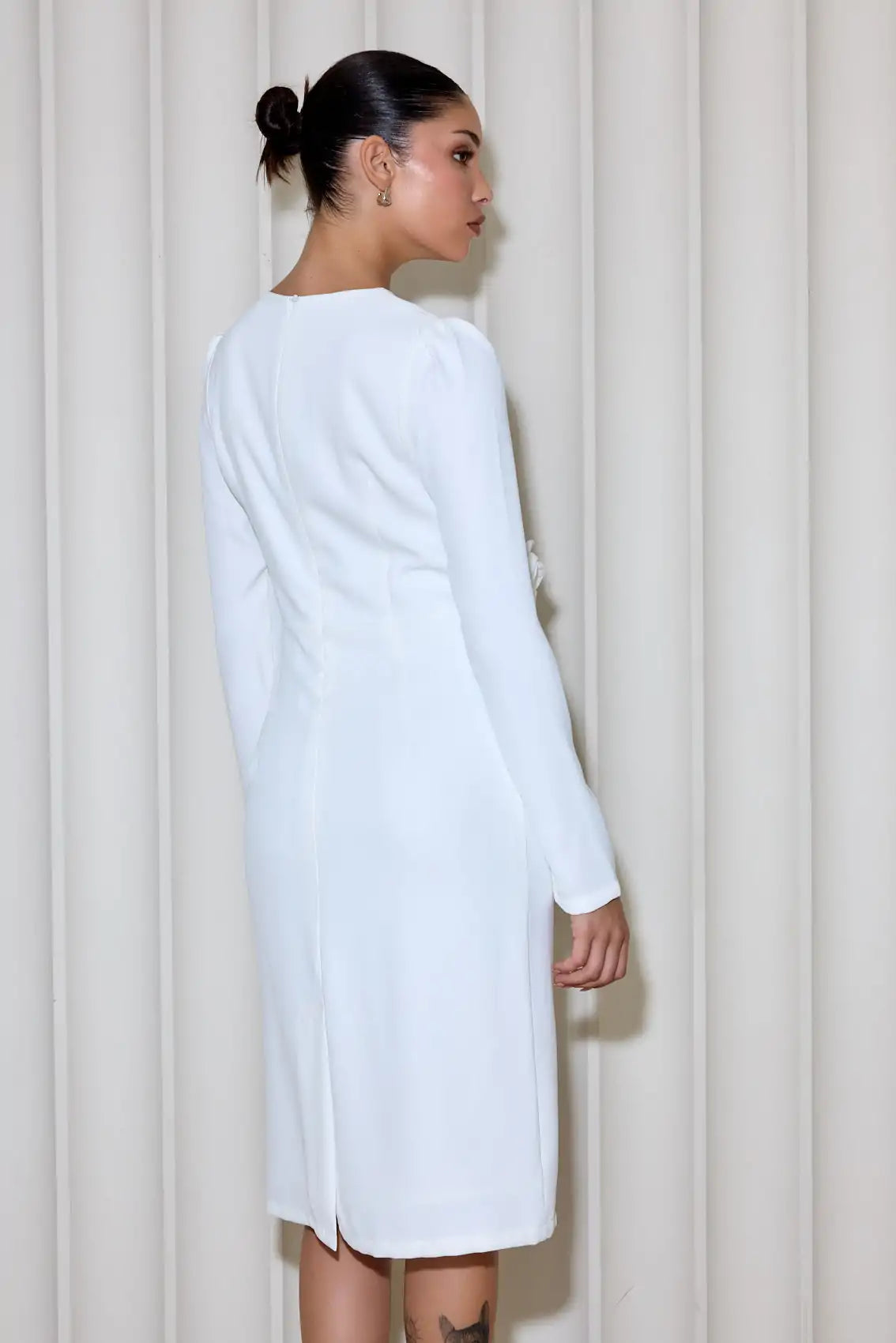 שמלה עם פרח במותן