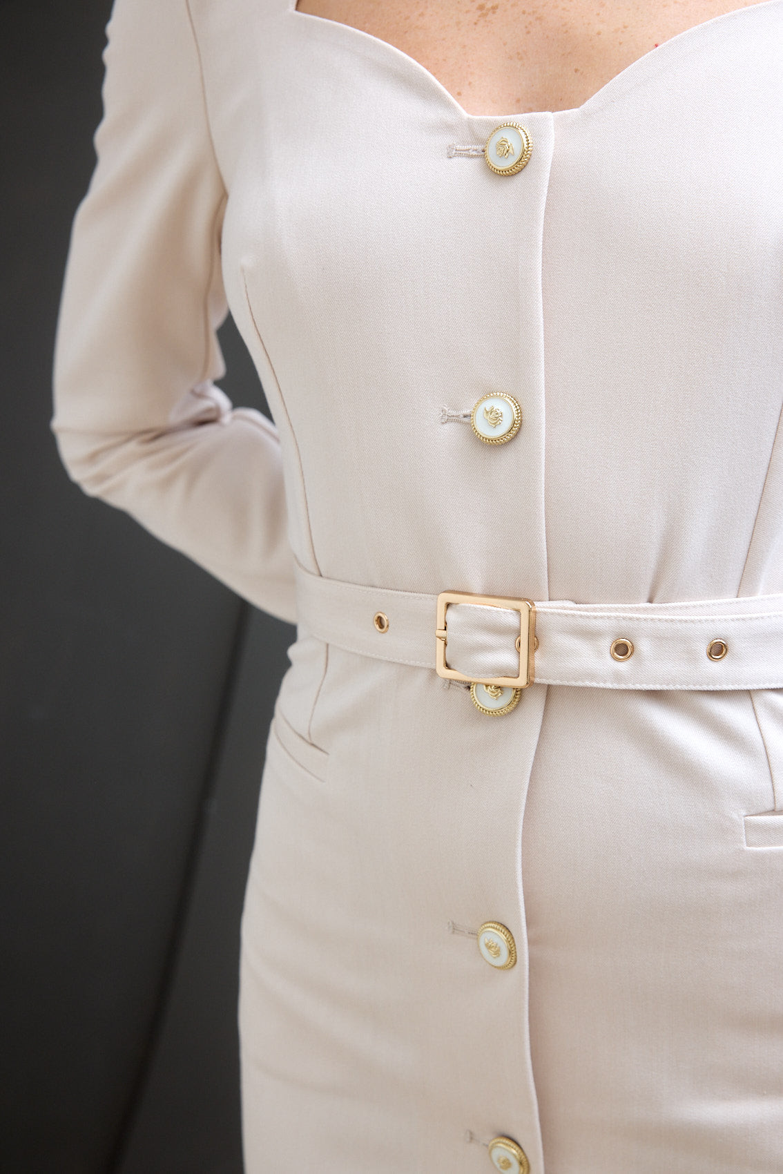 שמלת כפתרה מחשוף לב