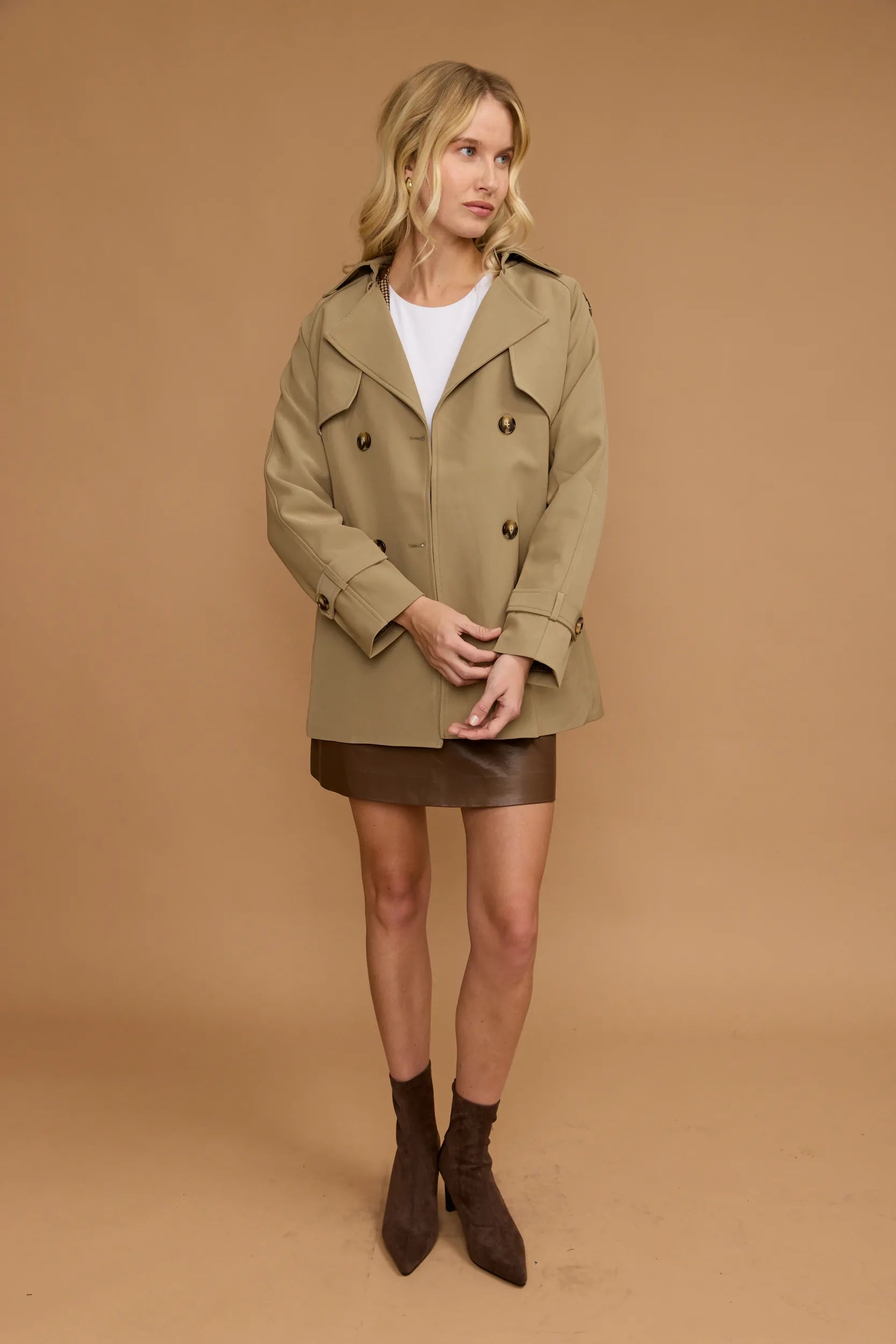 מעיל טרנץ' קצר