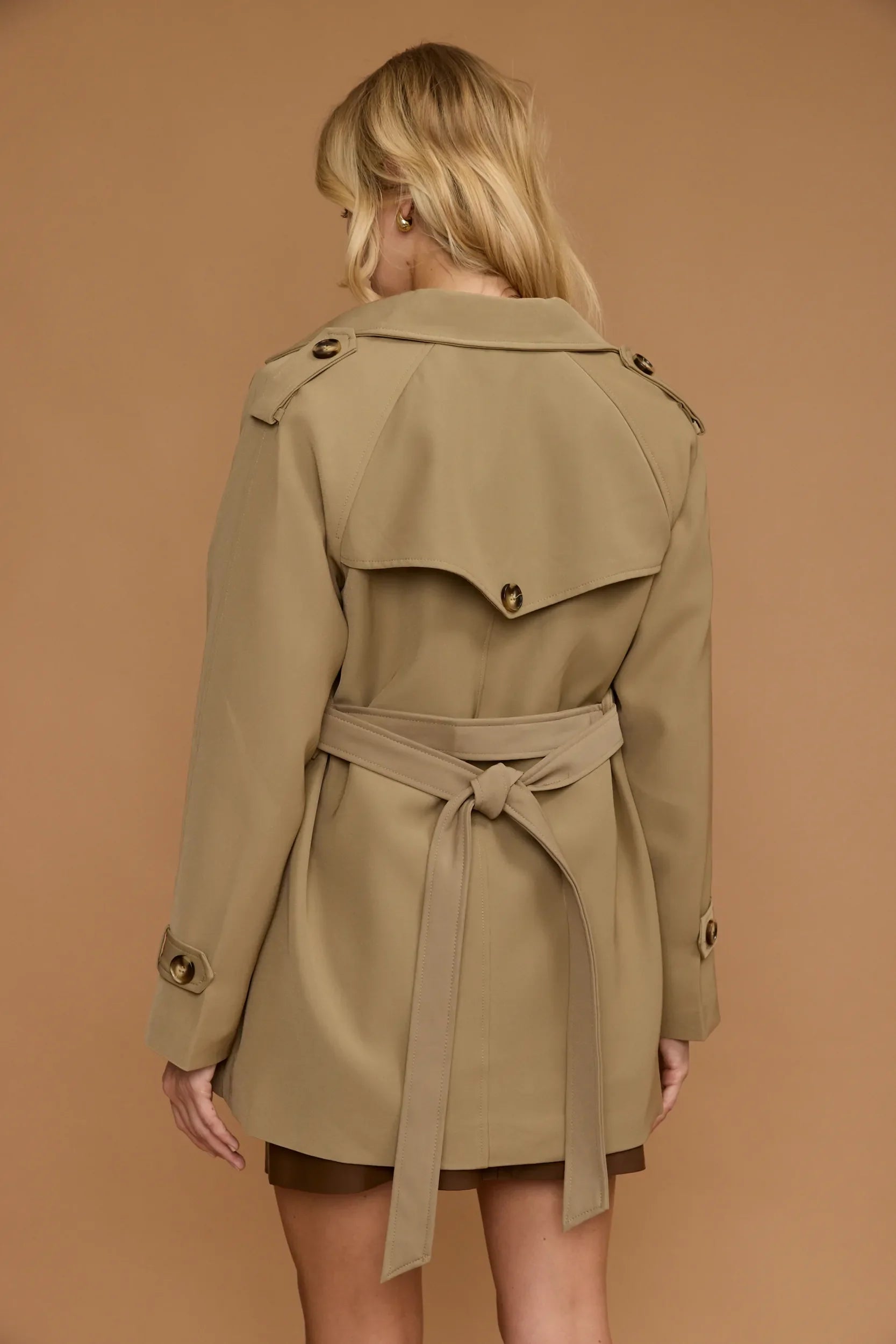 מעיל טרנץ' קצר