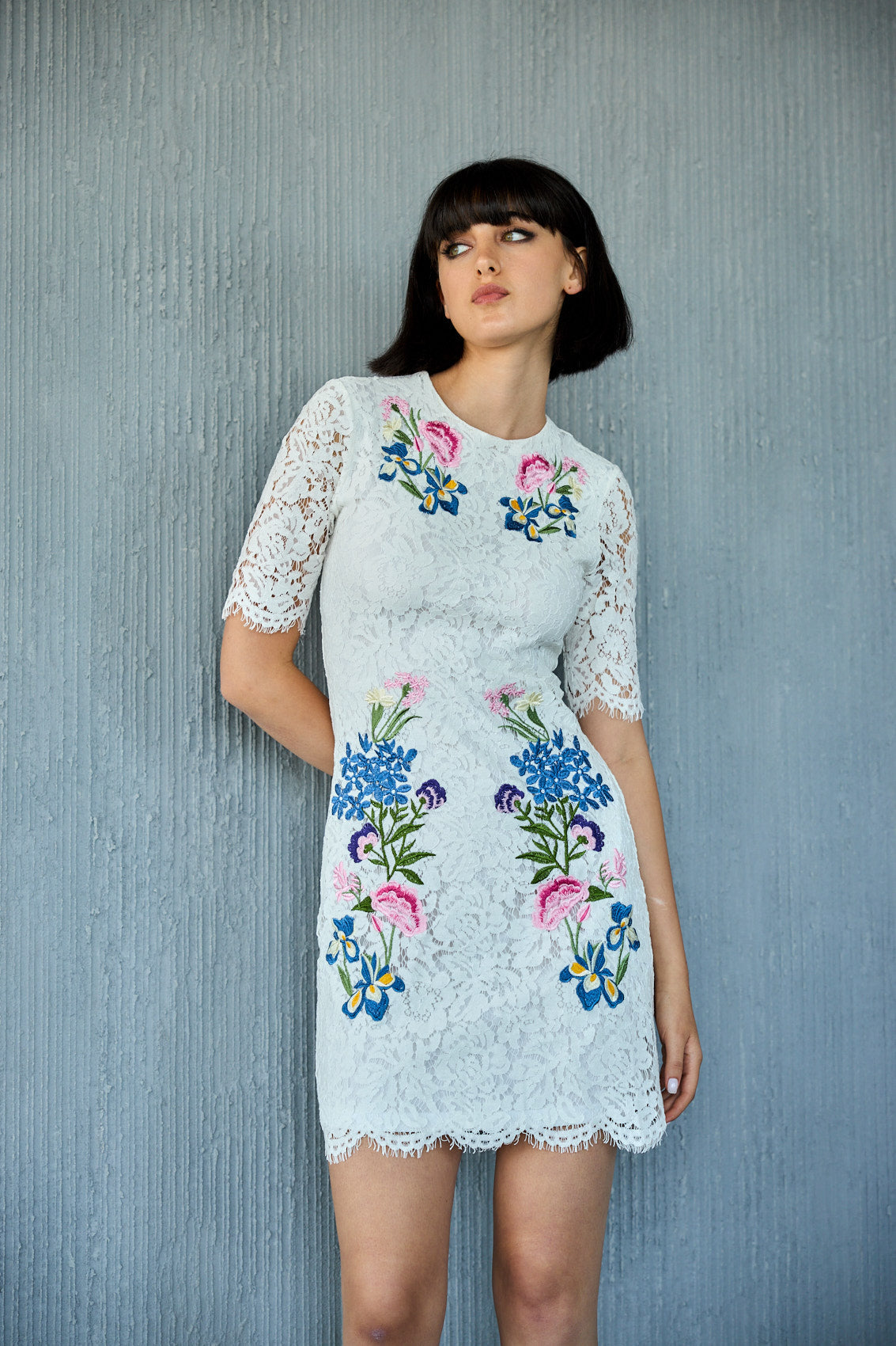 שמלת תחרה רקמת פרחים