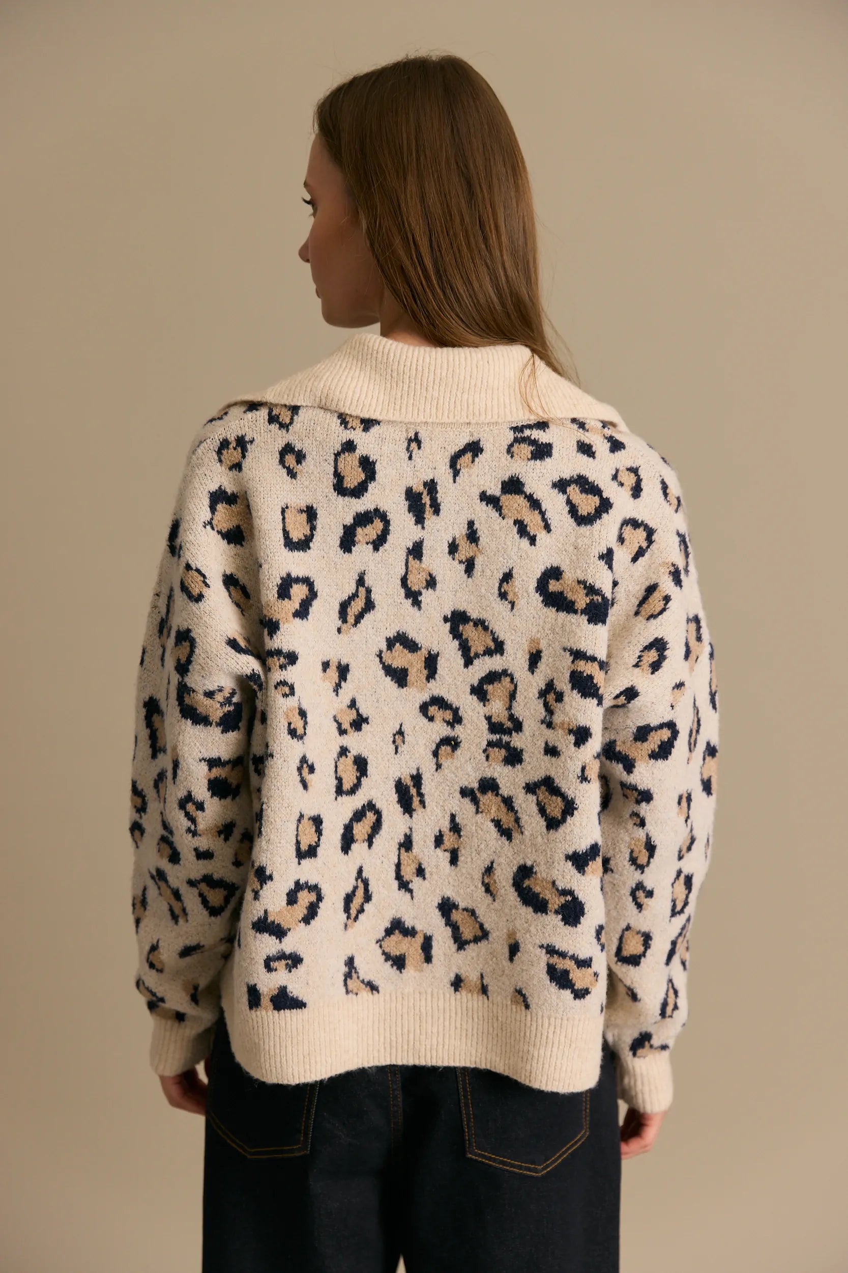 סריג צווארון מנומר