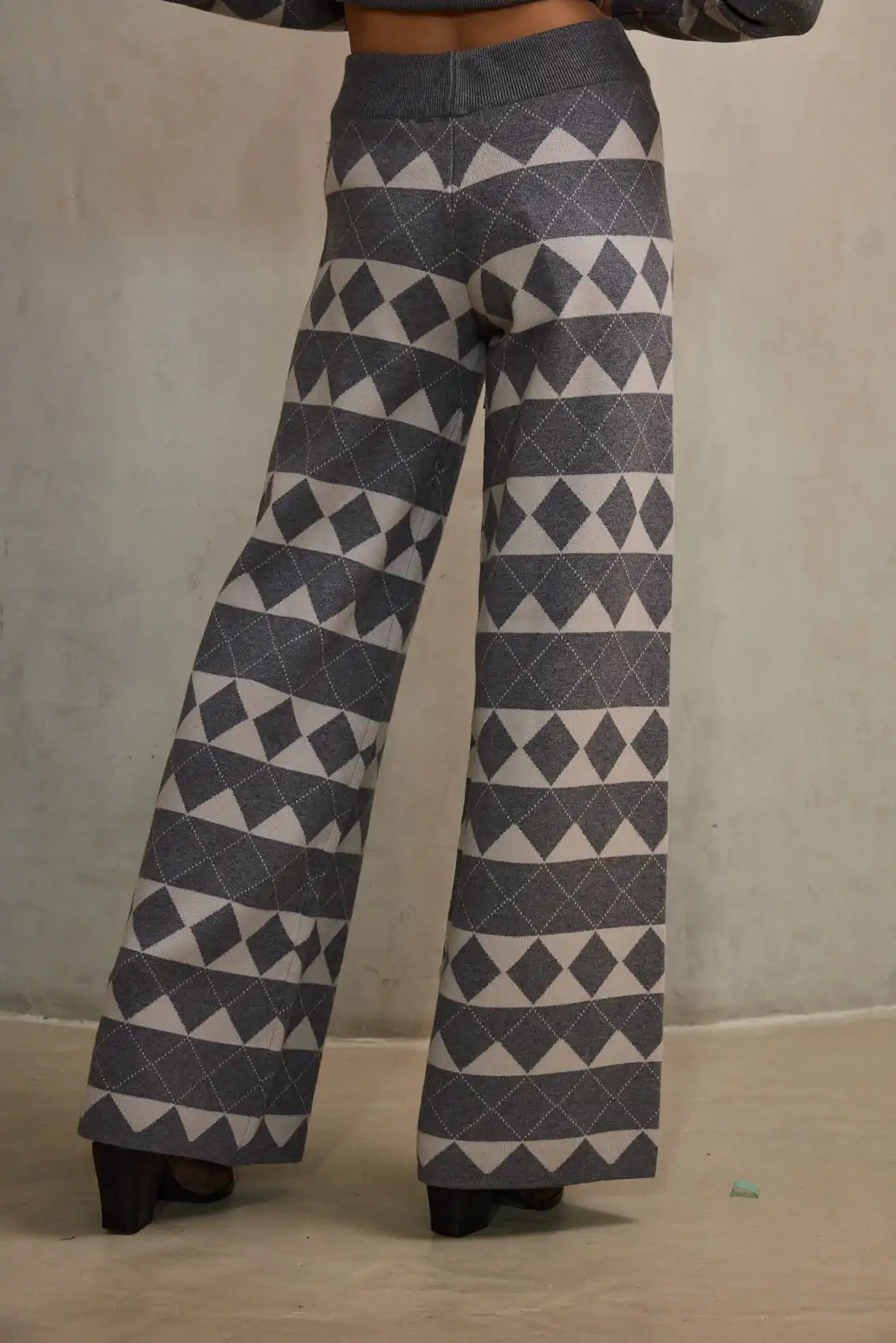 מכנסיים ז'אקרד גיאומטרי