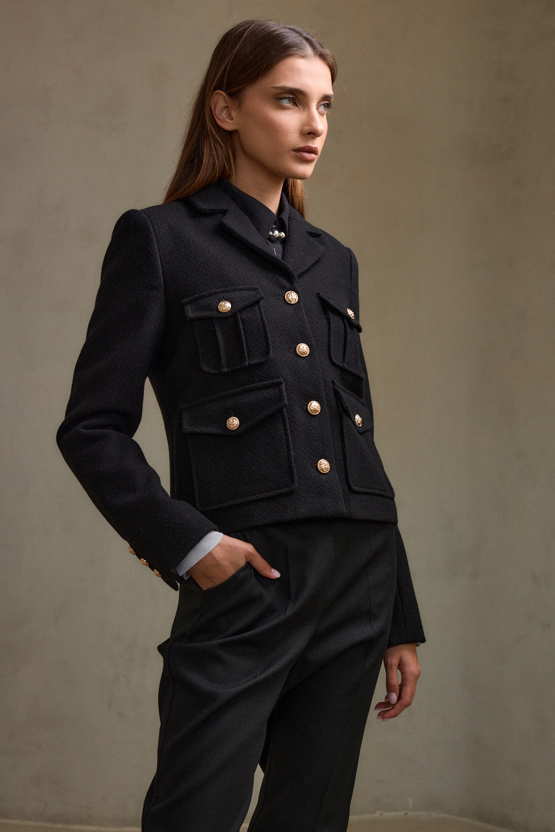 ז'קט קצר עם כיסים