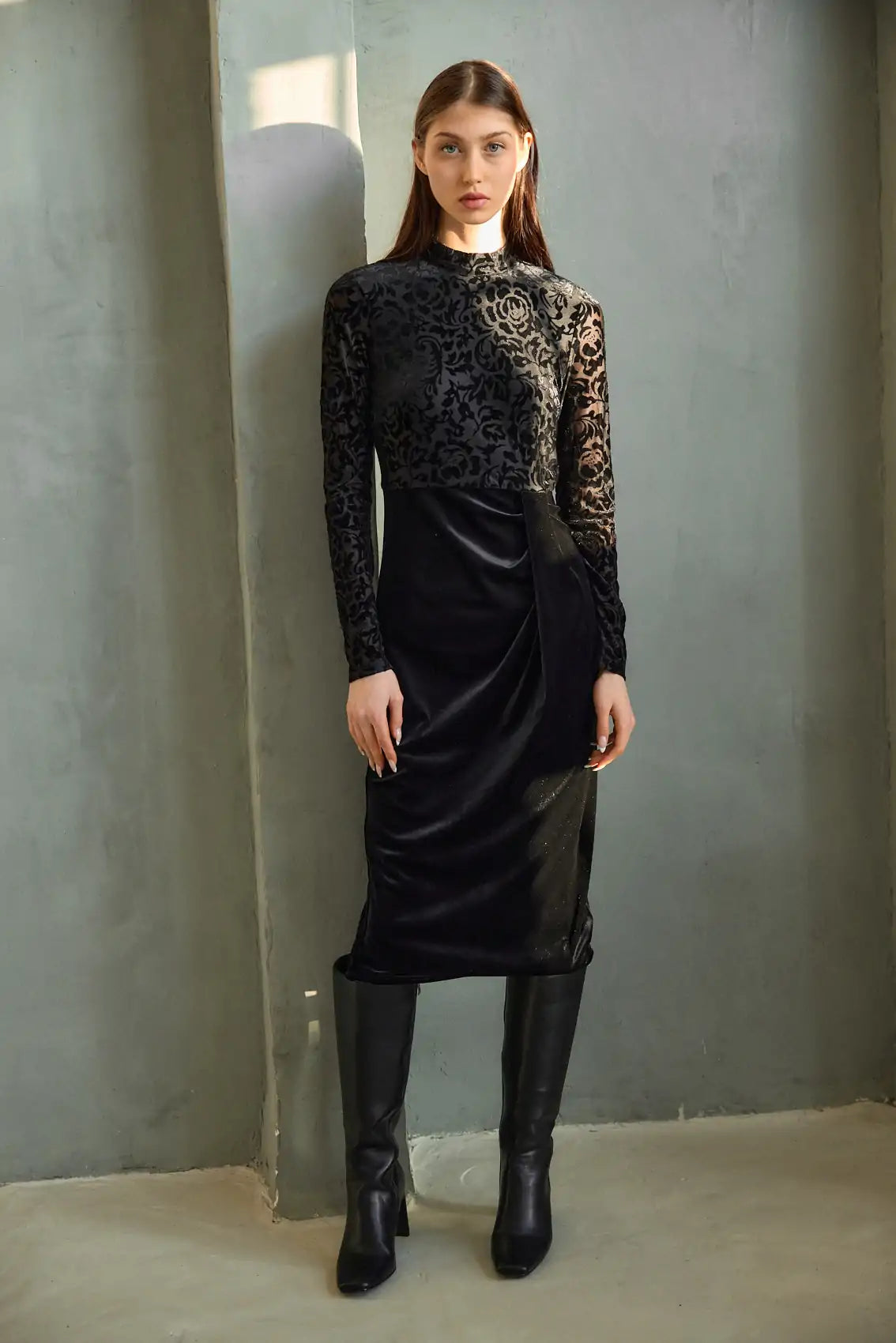 שמלת קטיפה שילוב עיטורים