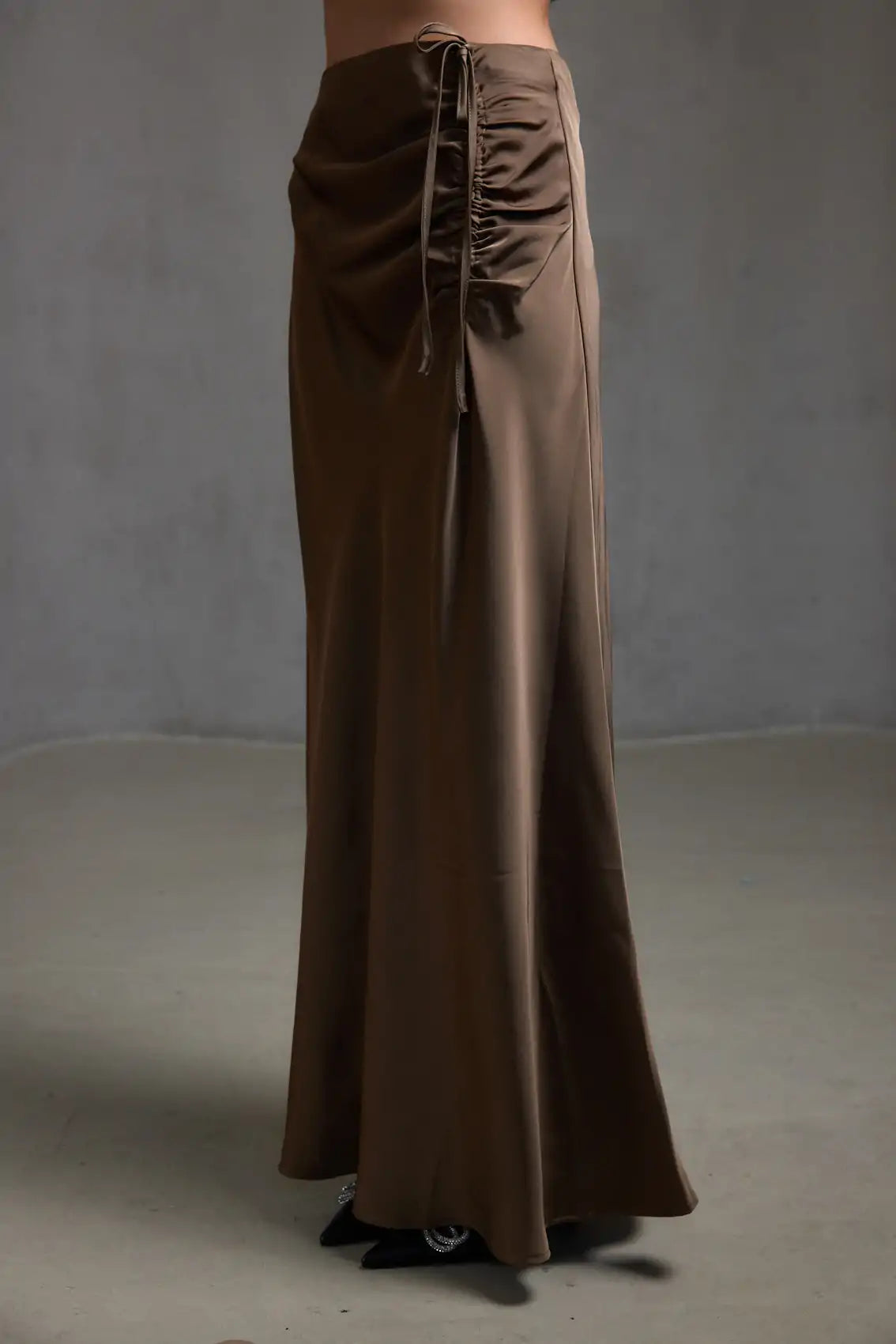 חצאית סאטן מקסי כיווץ