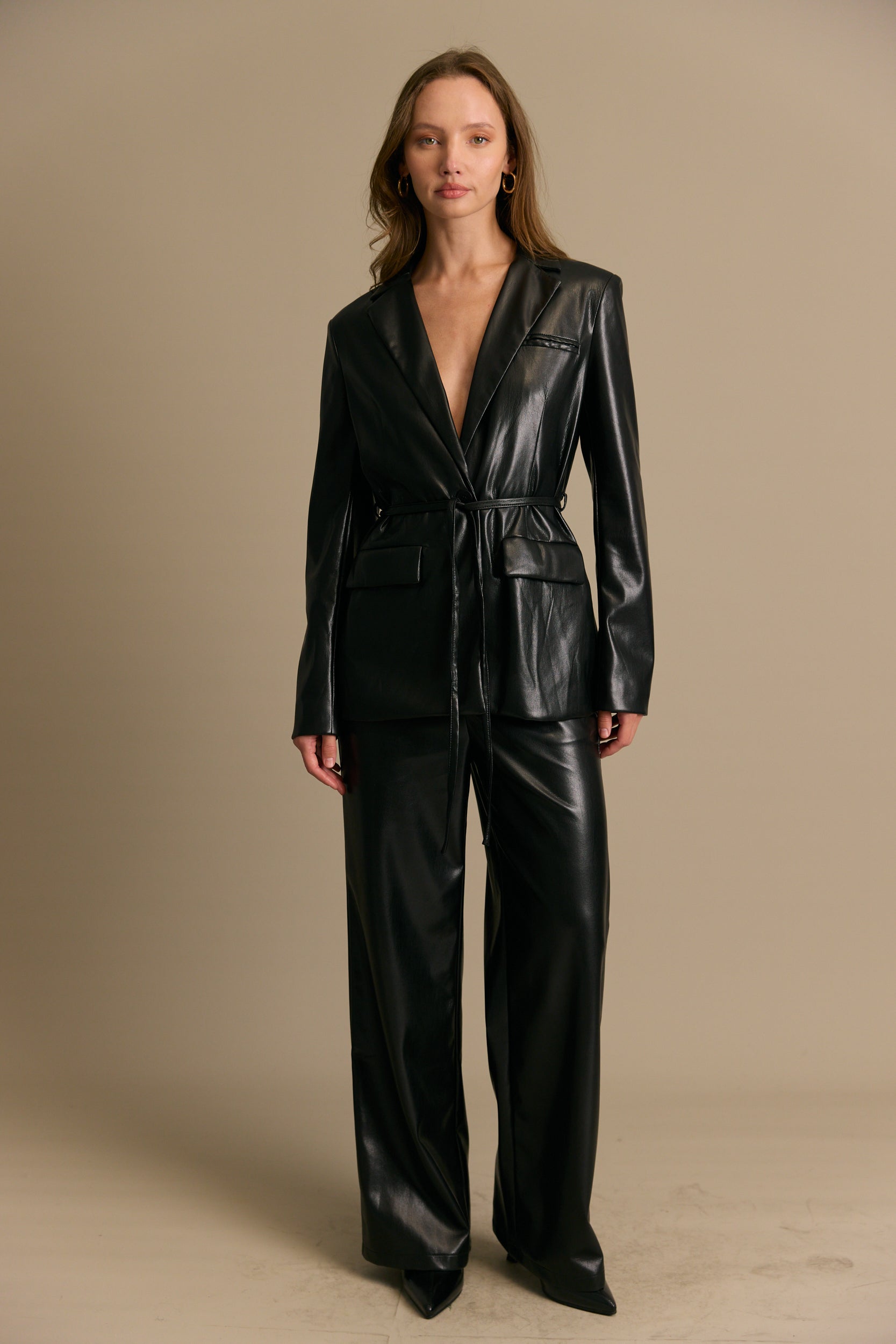 ג'קט עור קשירה עם כיסים