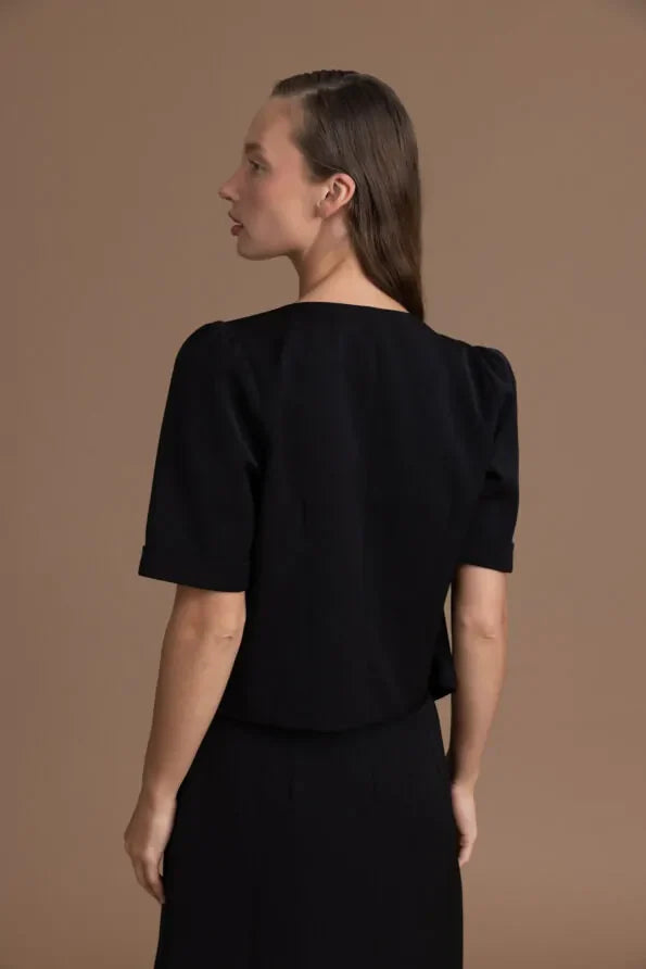 המדריך לבחירת עליונית מושלמת לשמלת ערב