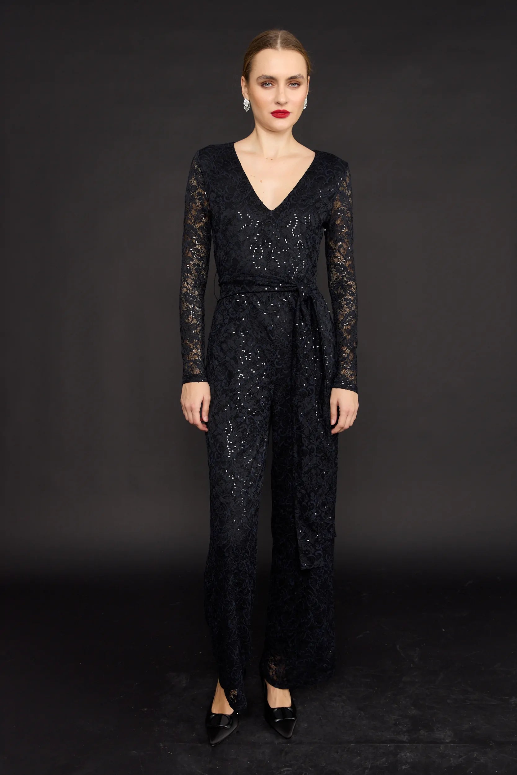 אוברול חגורה תחרה ופייטים