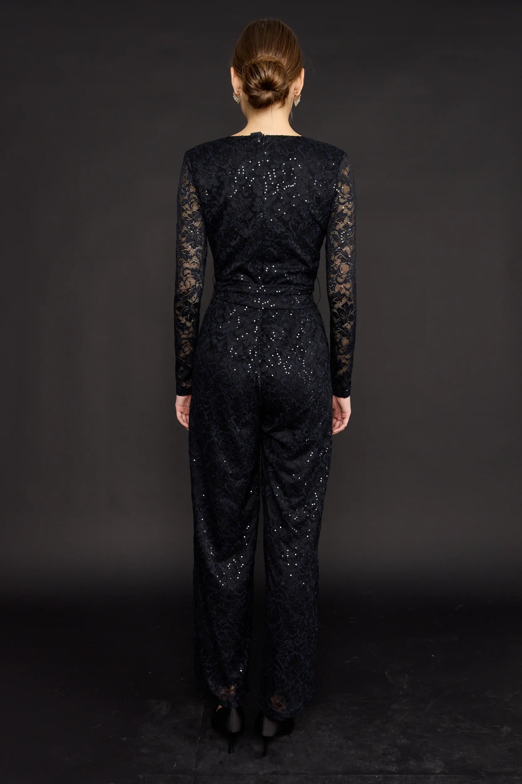 אוברול חגורה תחרה ופייטים