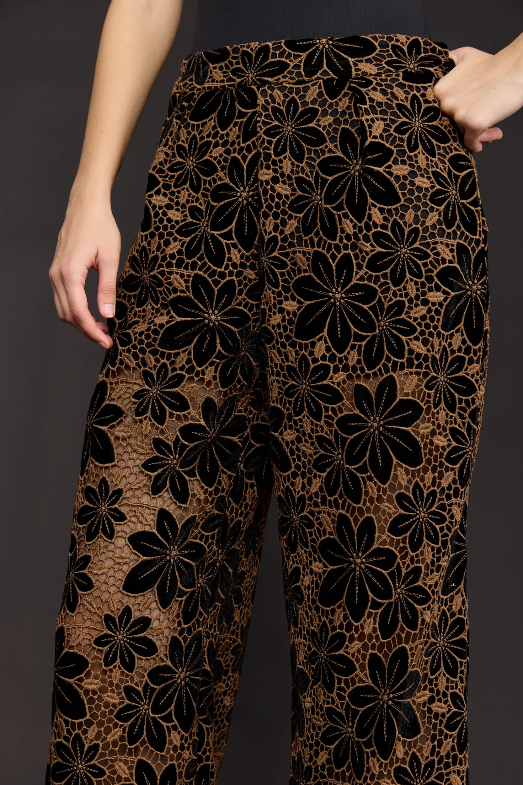 מכנס חליפה תחרת קטיפה