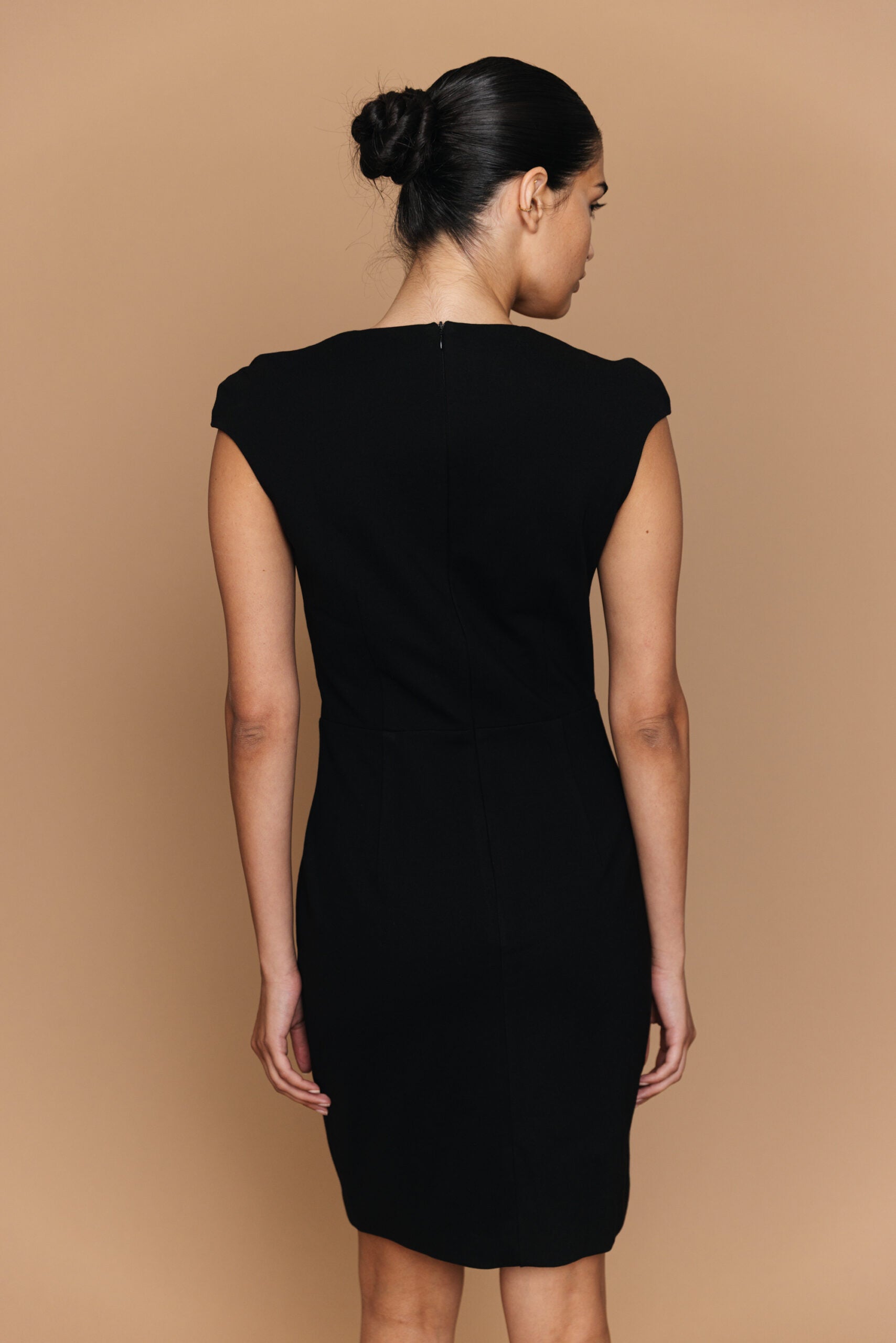 שמלה עם יהלומים באלכסון