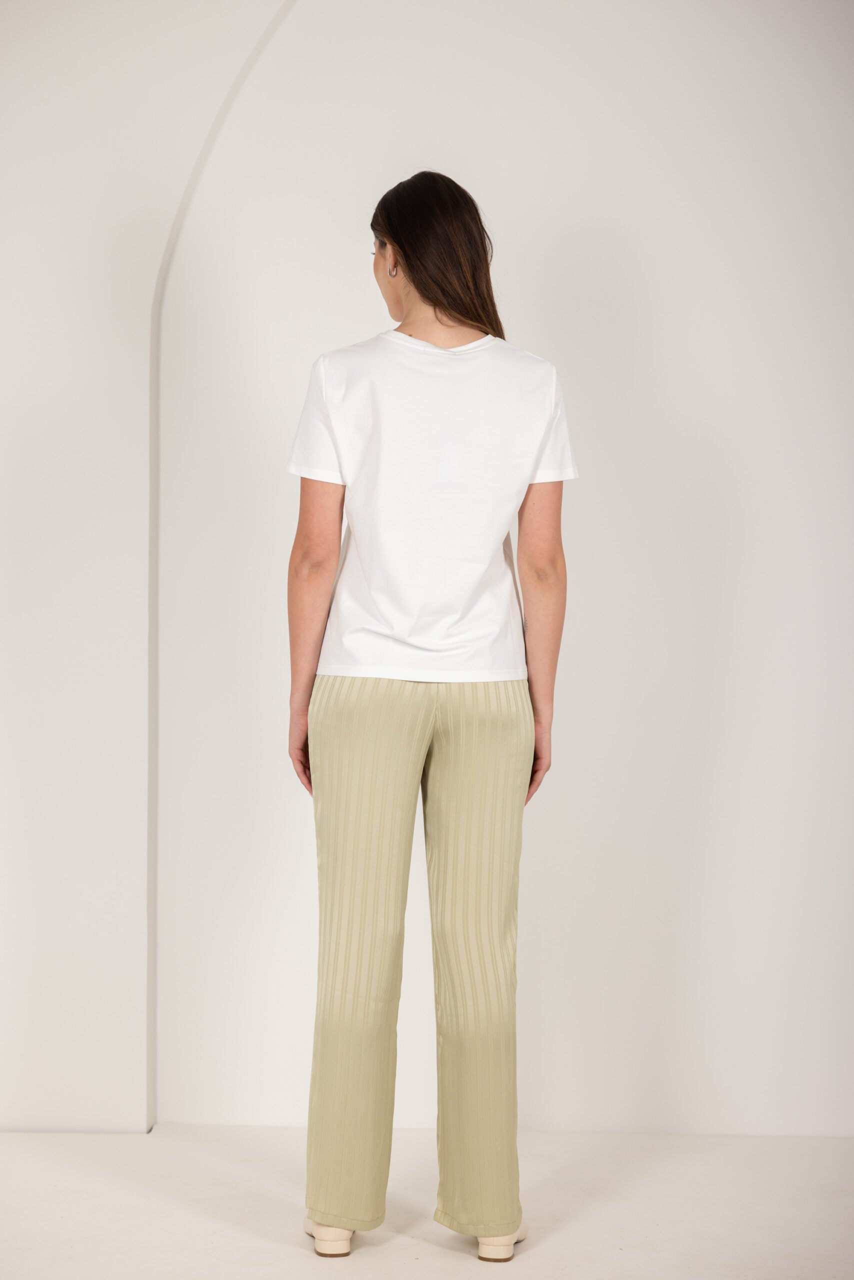 טי שירט רקמת פרחים וכיתוב