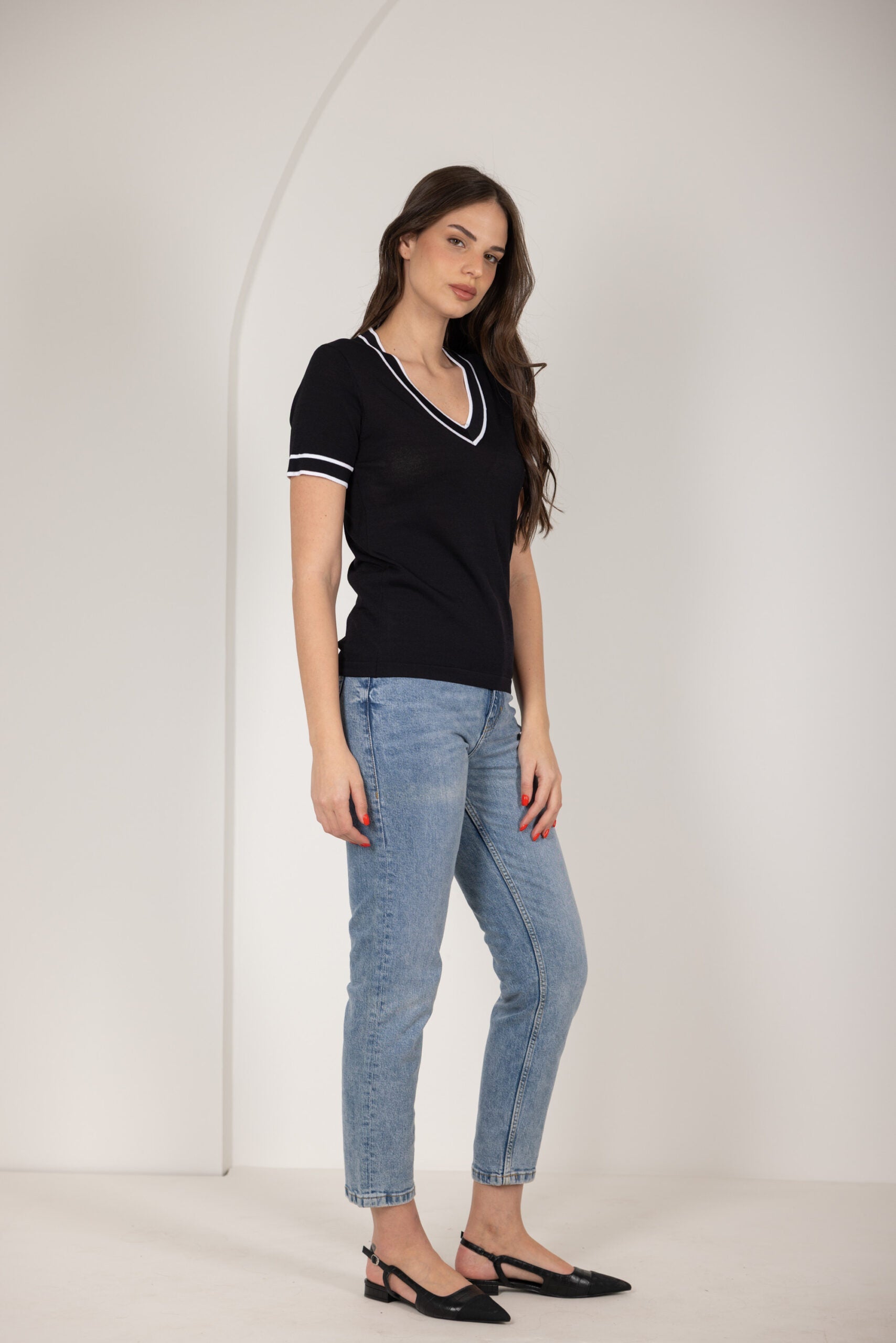 סריג וי עם עניבה