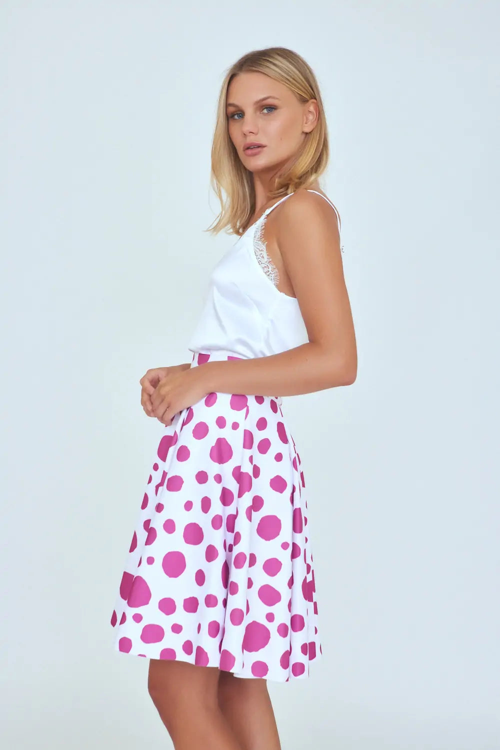 חצאית נקודות