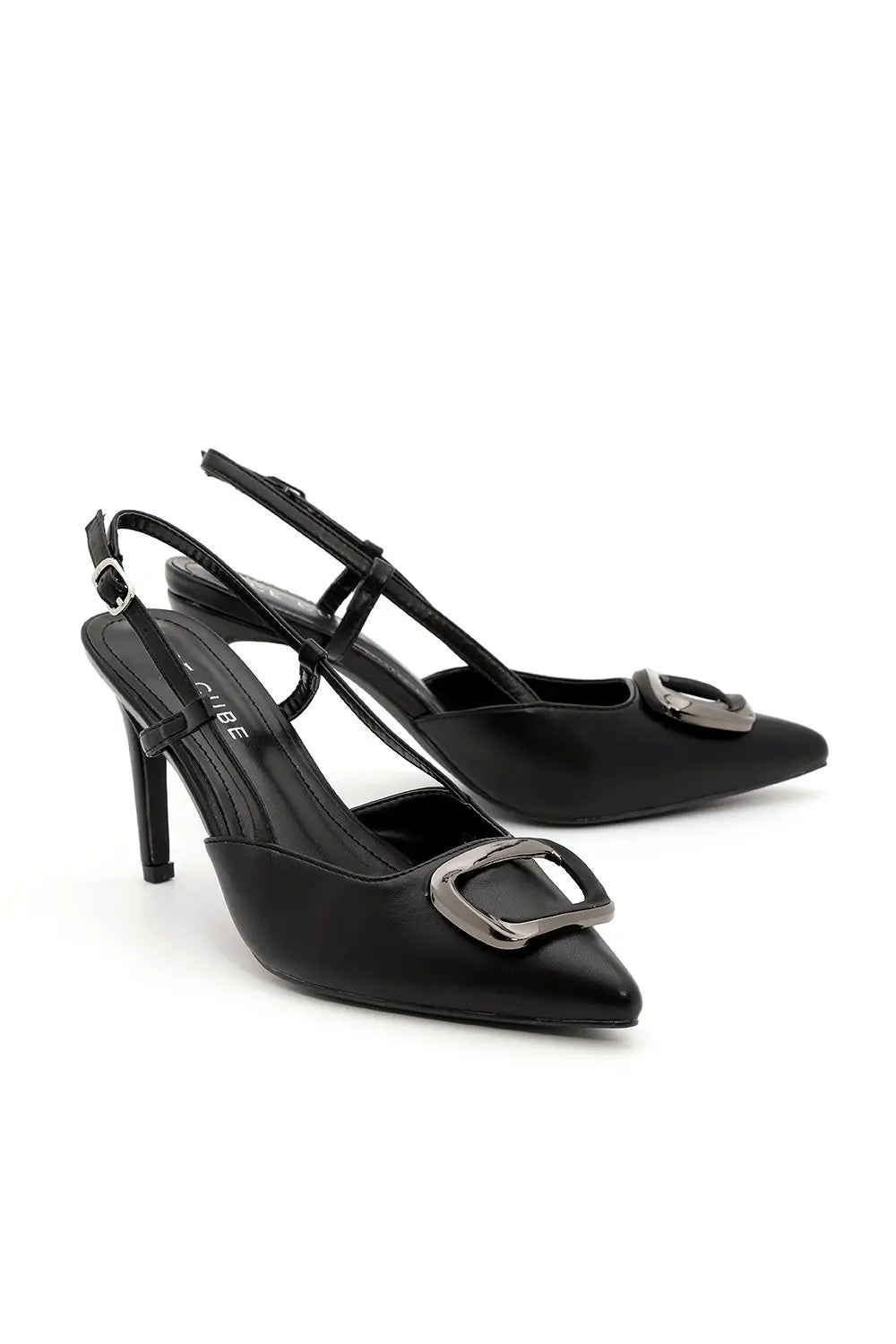 נעל עקב אבזם