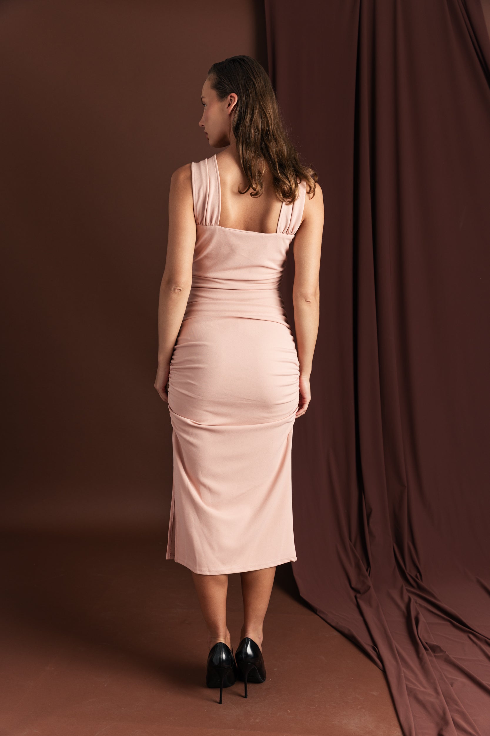 שמלת ערב מחשוף מעויין