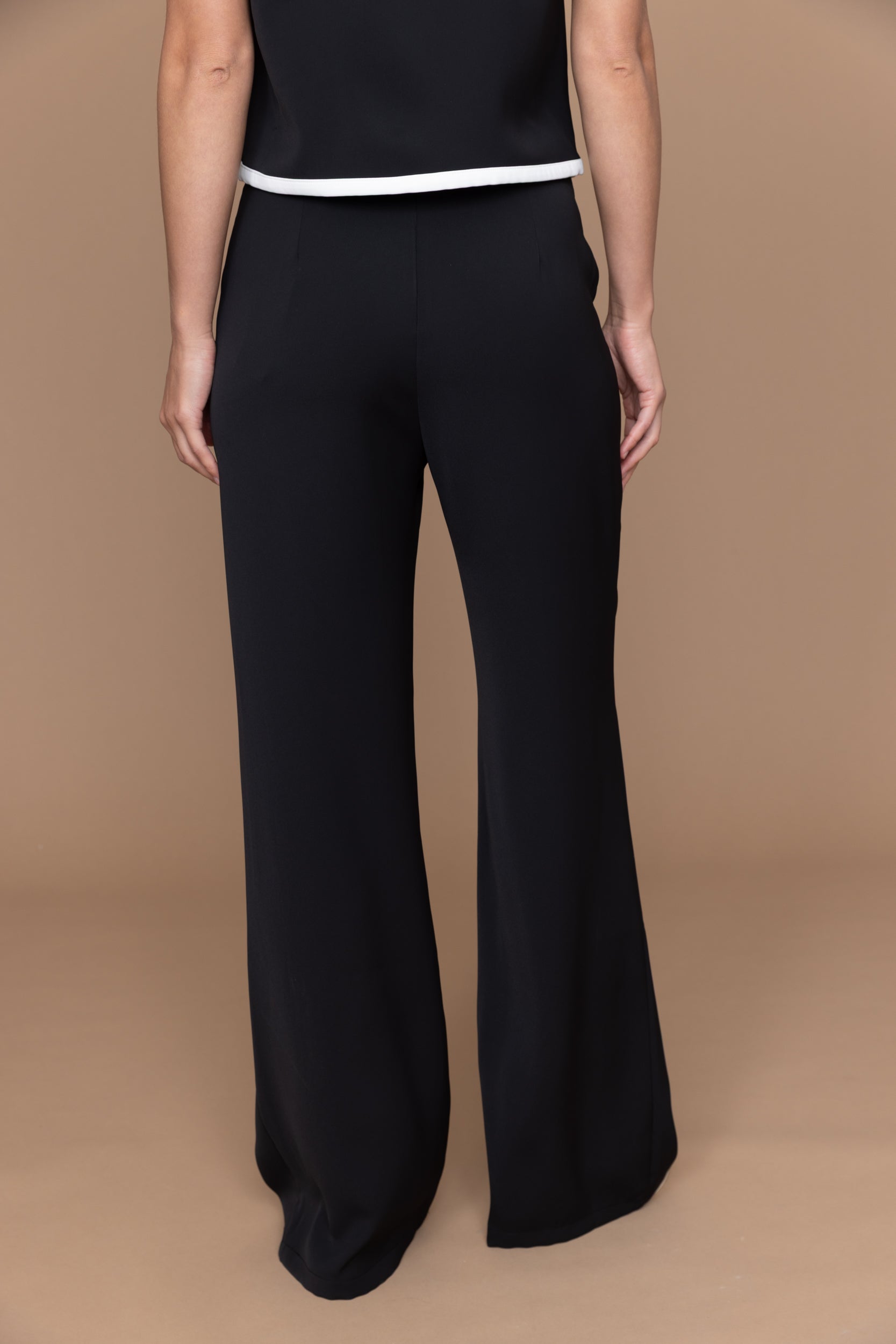 ז'קט ש.קצר עם סרט בכיס