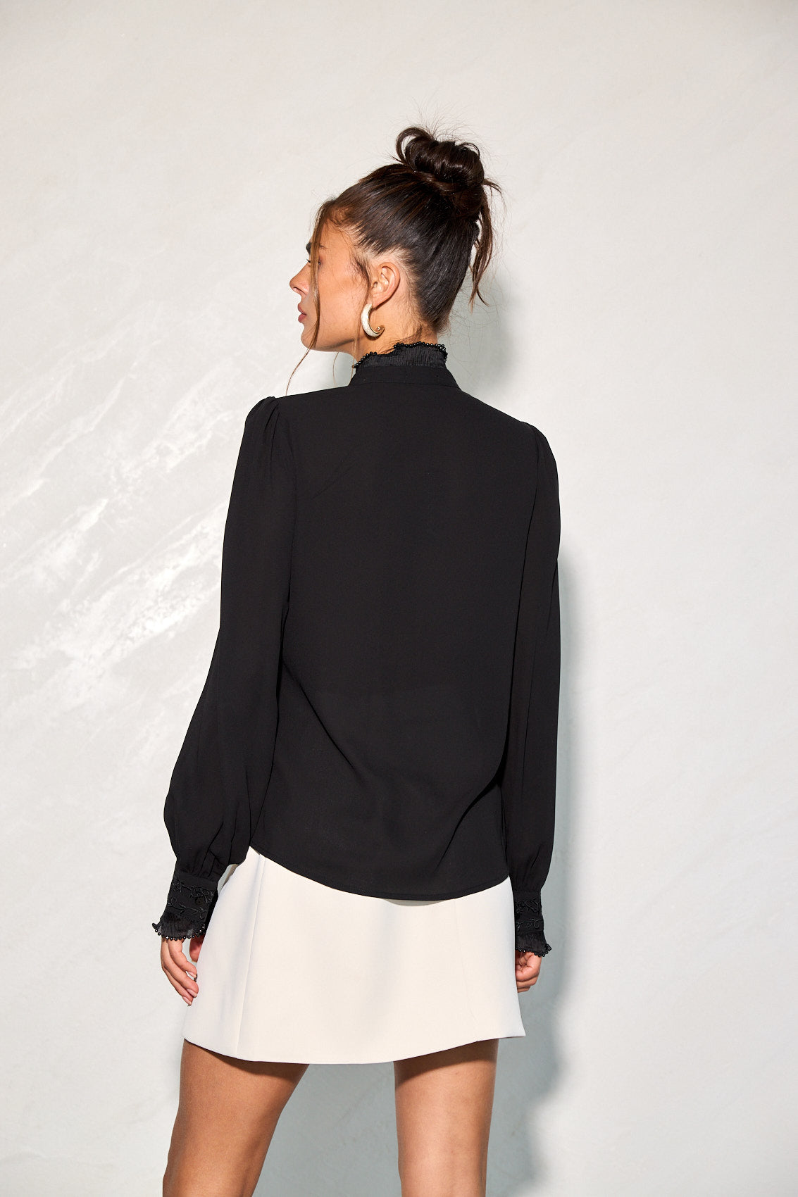 חולצה רקומה שילוב פנינים