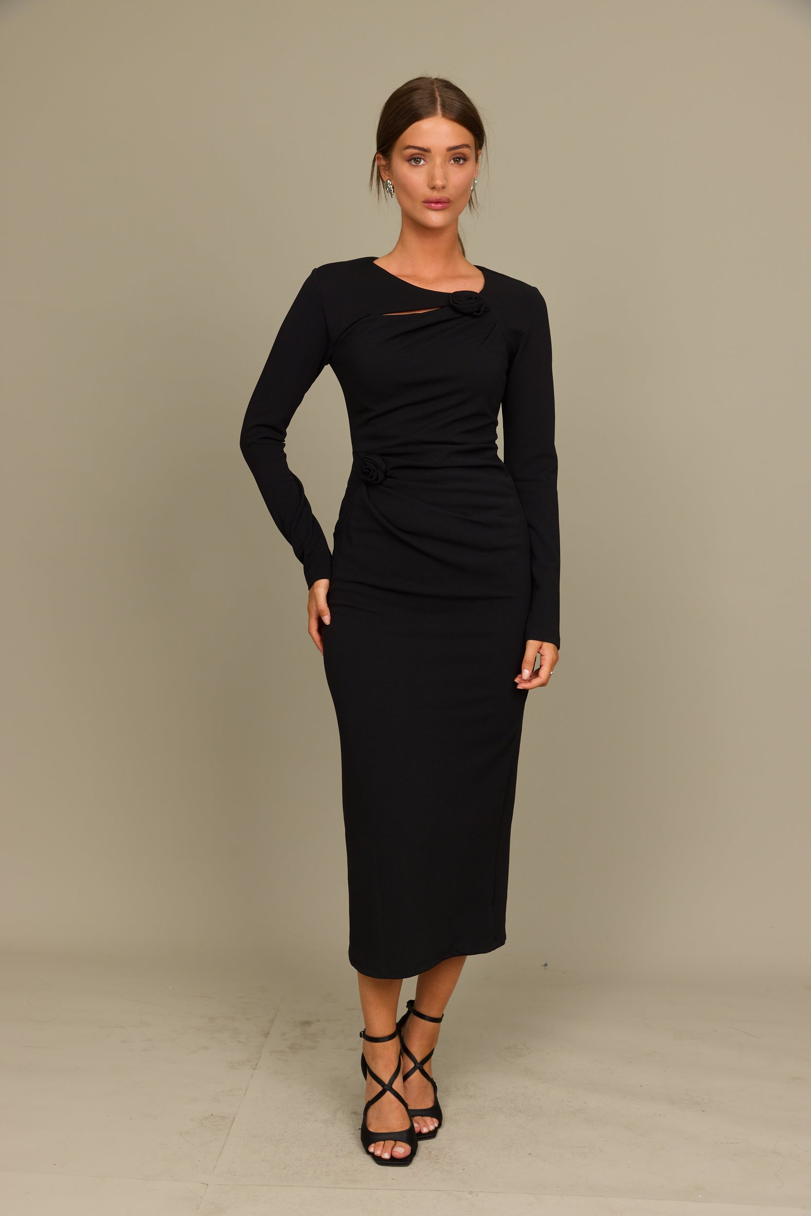 שמלת מידי כיווצים ופרחים