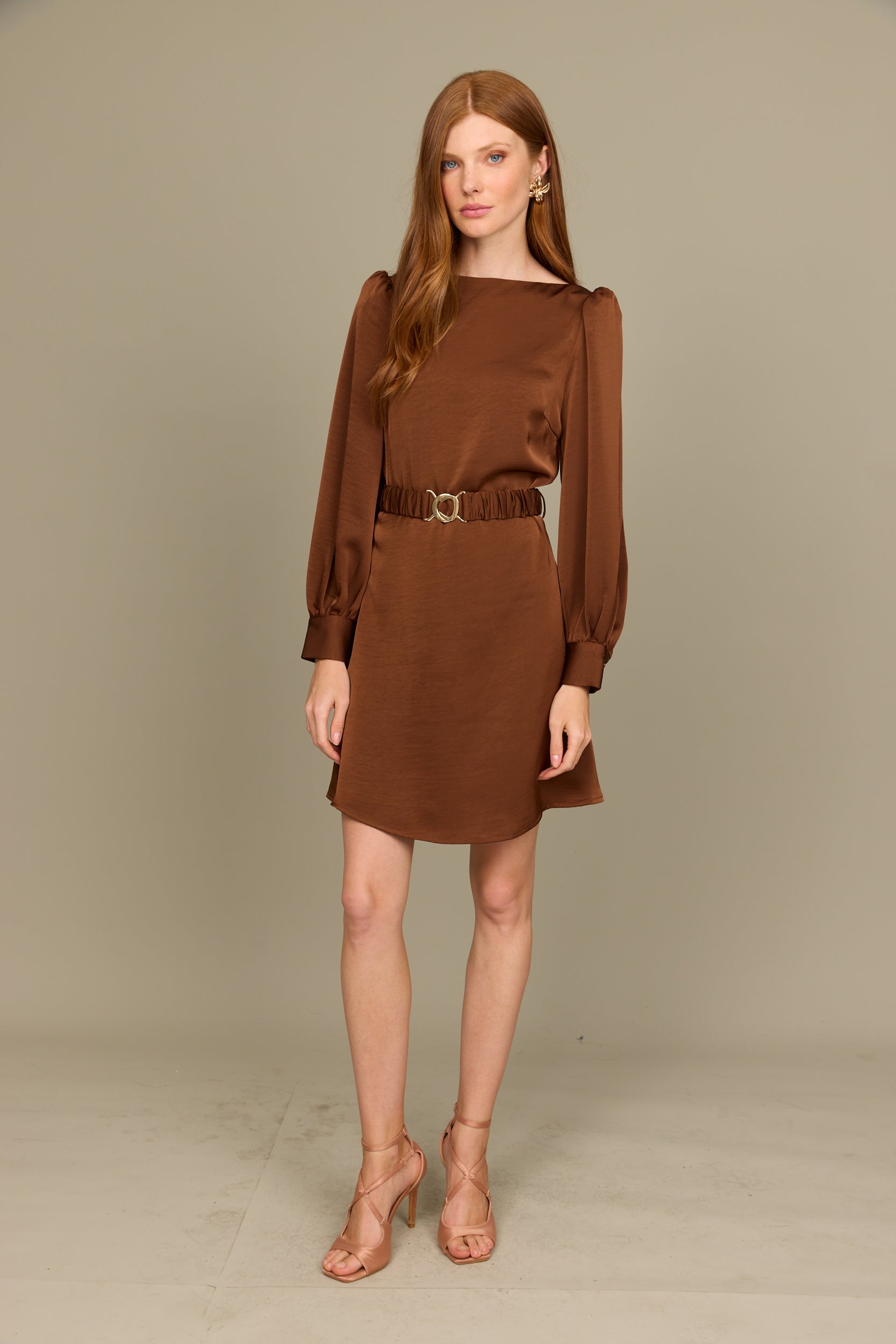 שמלת מיני חגורת אבזם