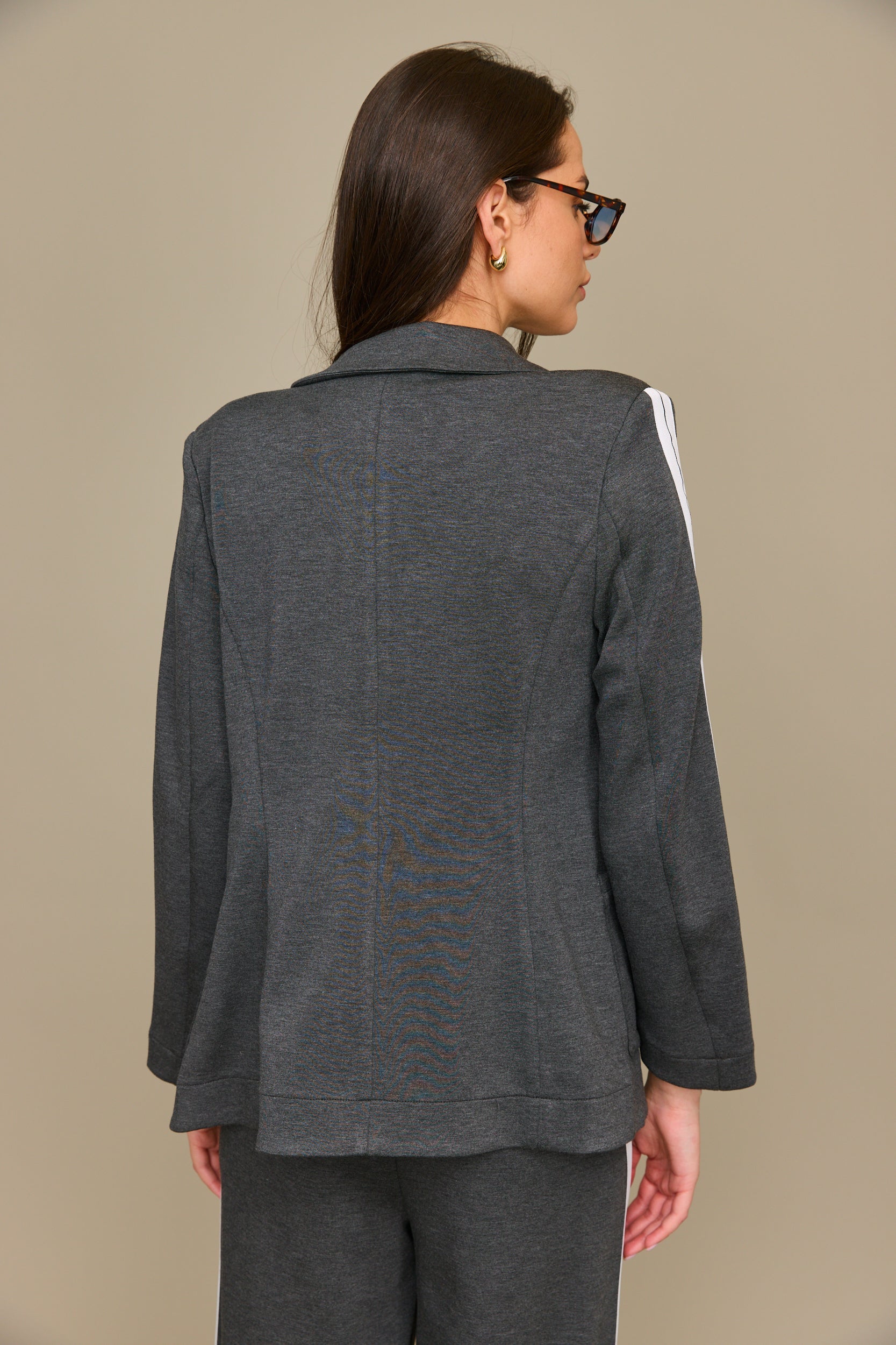 גקט עם פס ספורט