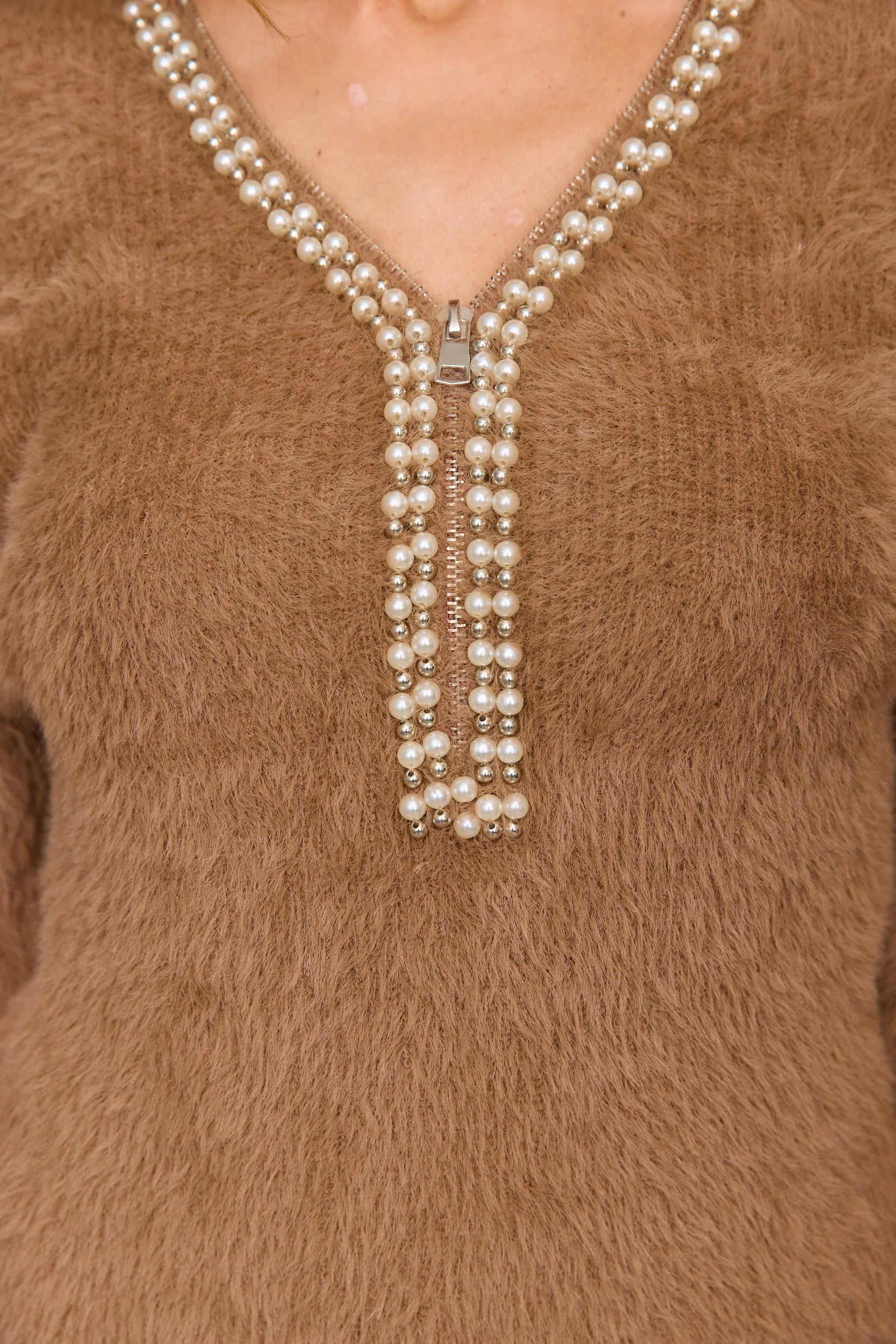 סריג פנינים צווארון רוכסן